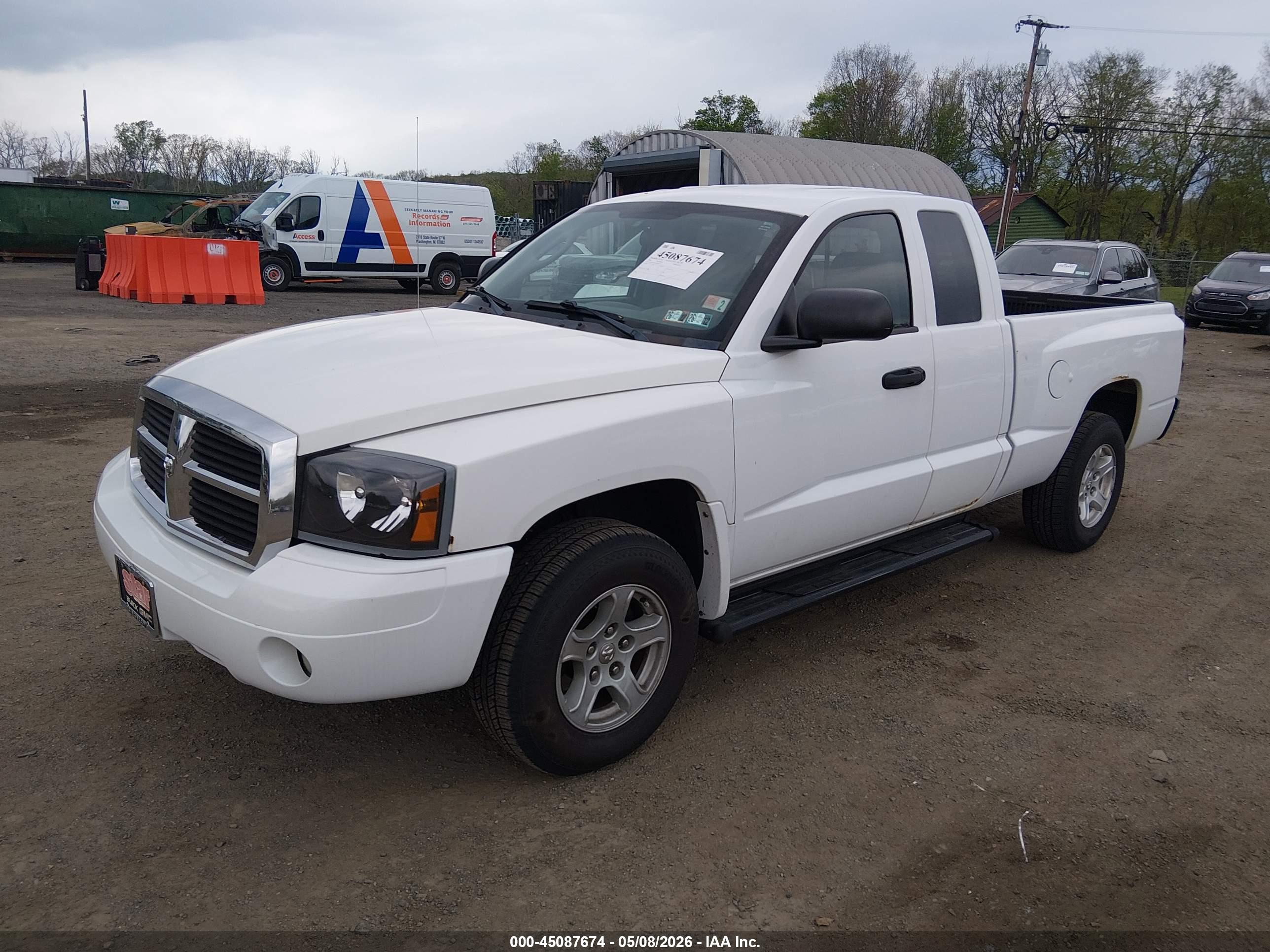 DODGE DAKOTA image 2