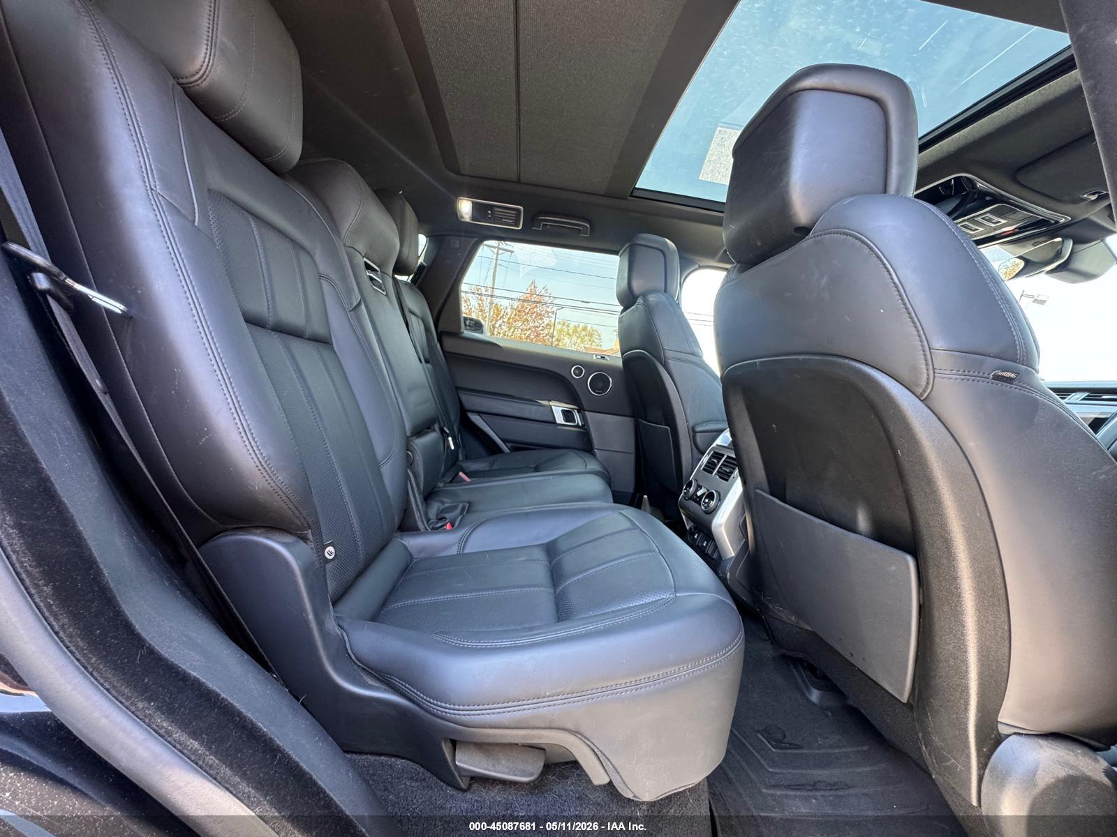 LAND ROVER image 6