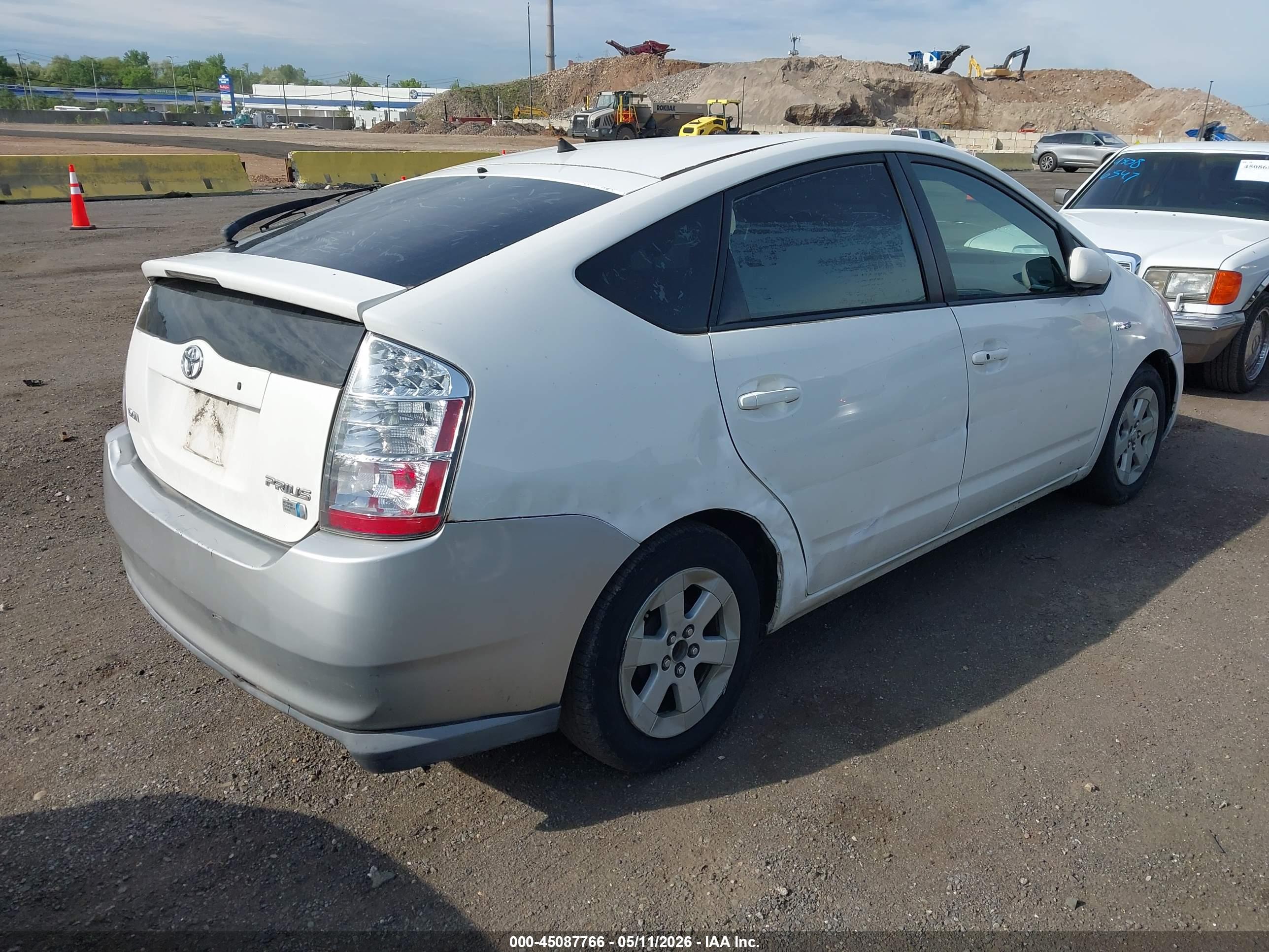 TOYOTA PRIUS image 4