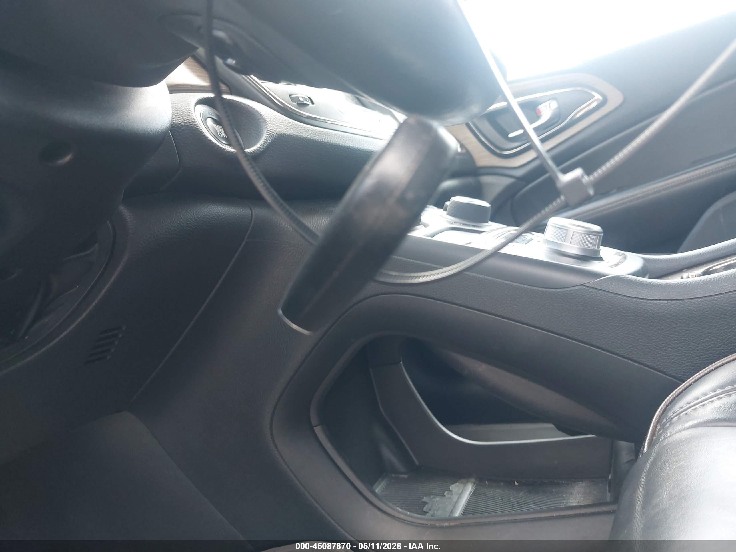 CHRYSLER 200 image 11