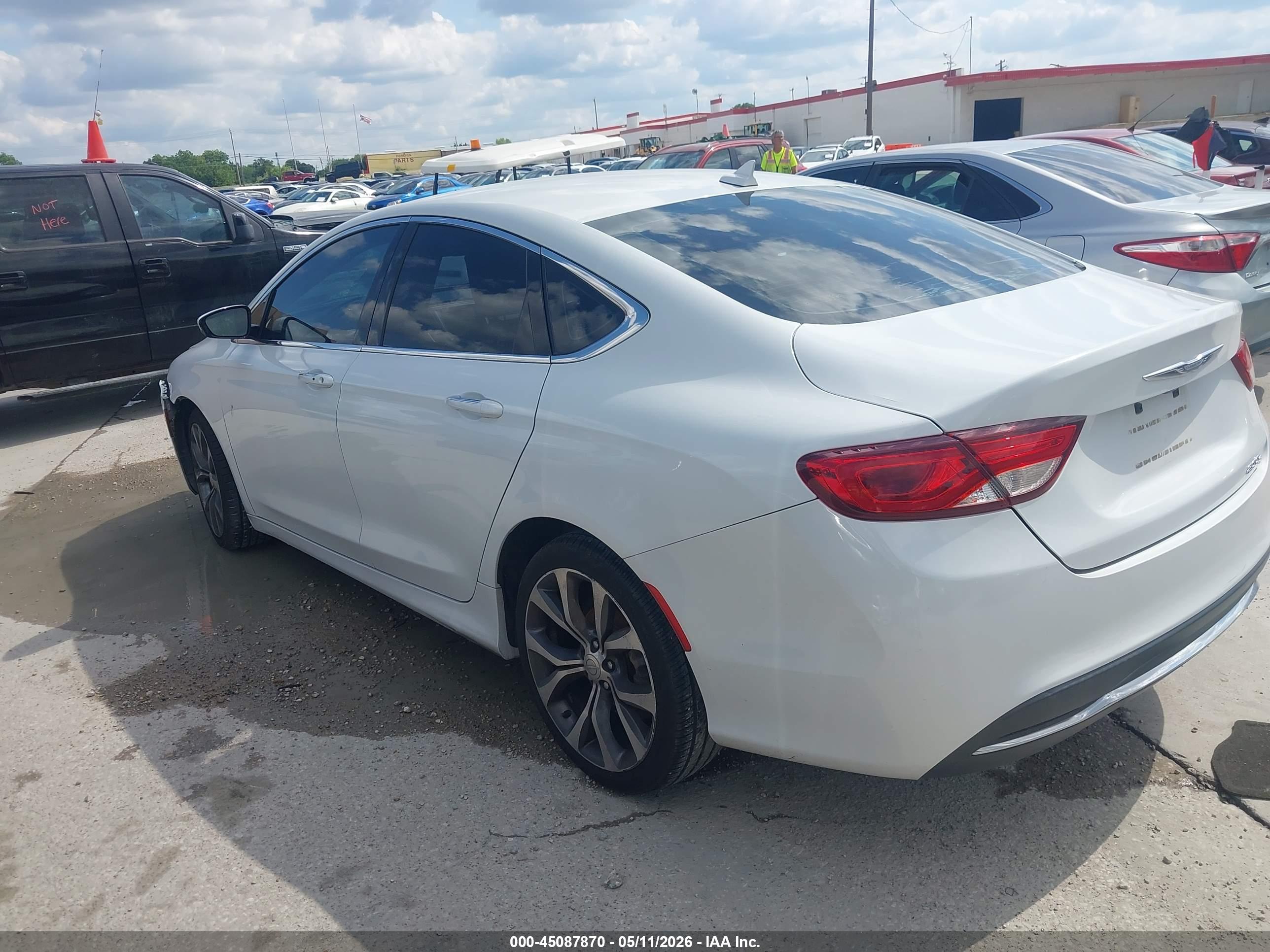 CHRYSLER 200 image 3