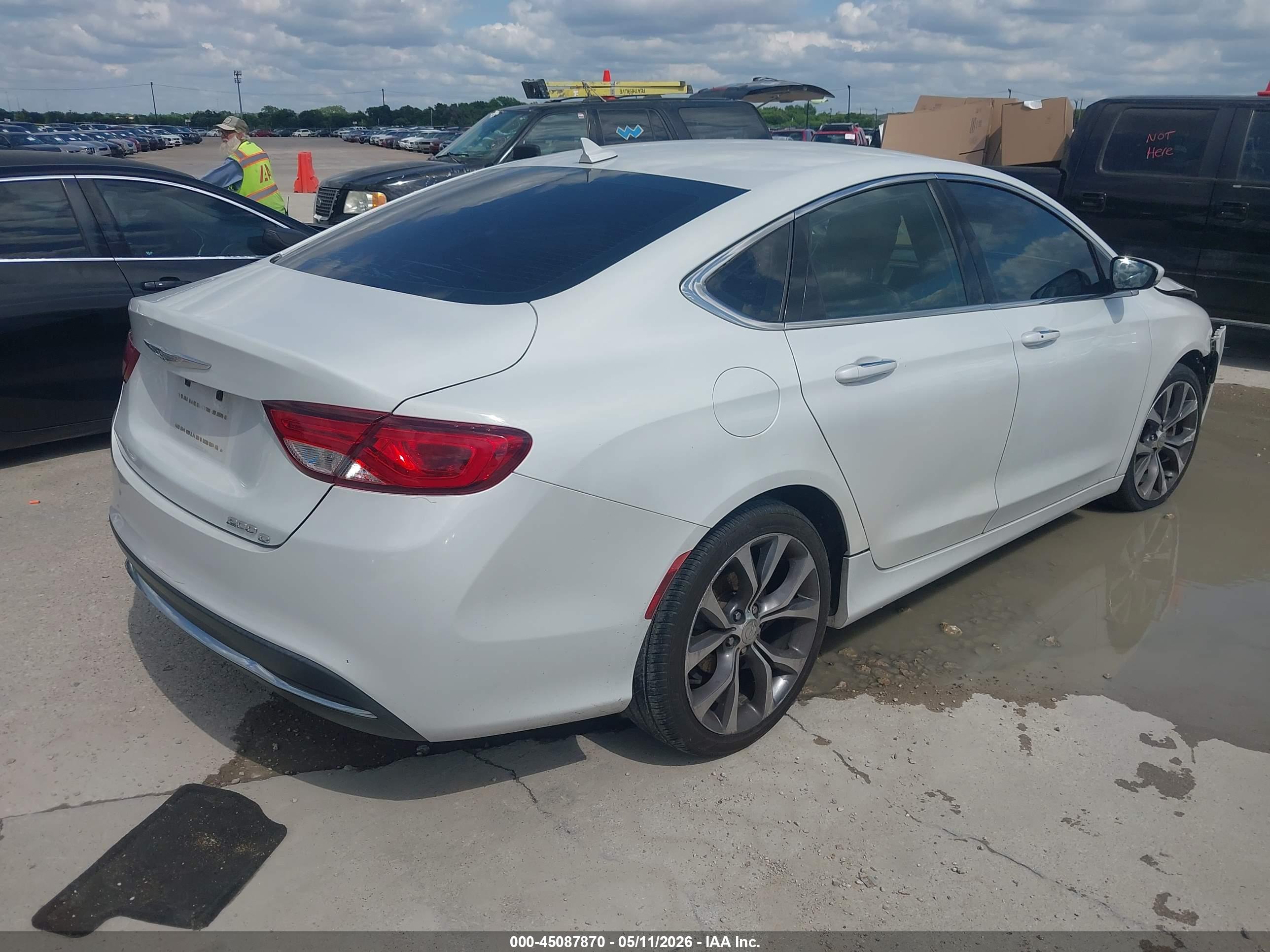 CHRYSLER 200 image 4