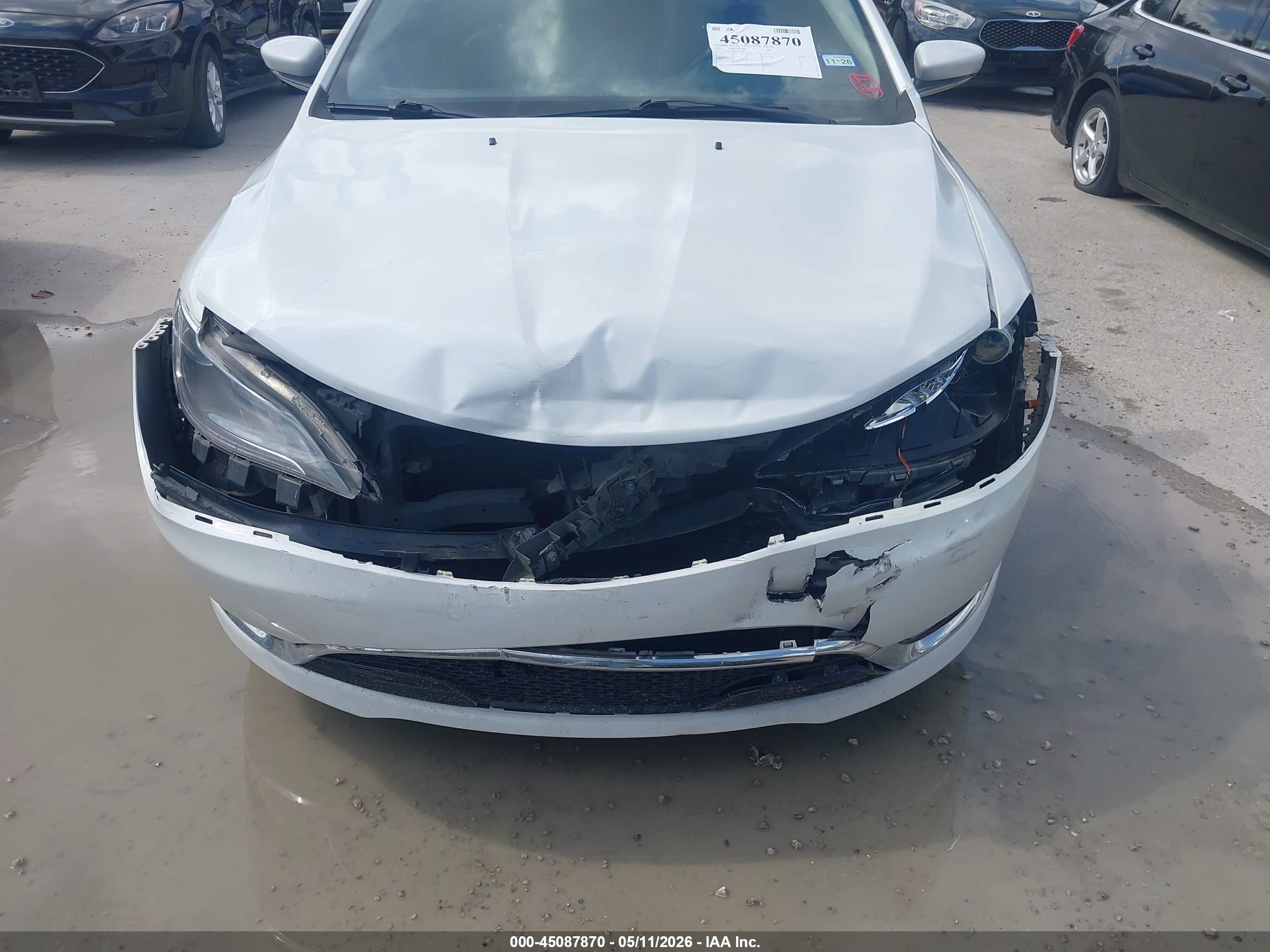 CHRYSLER 200 image 6