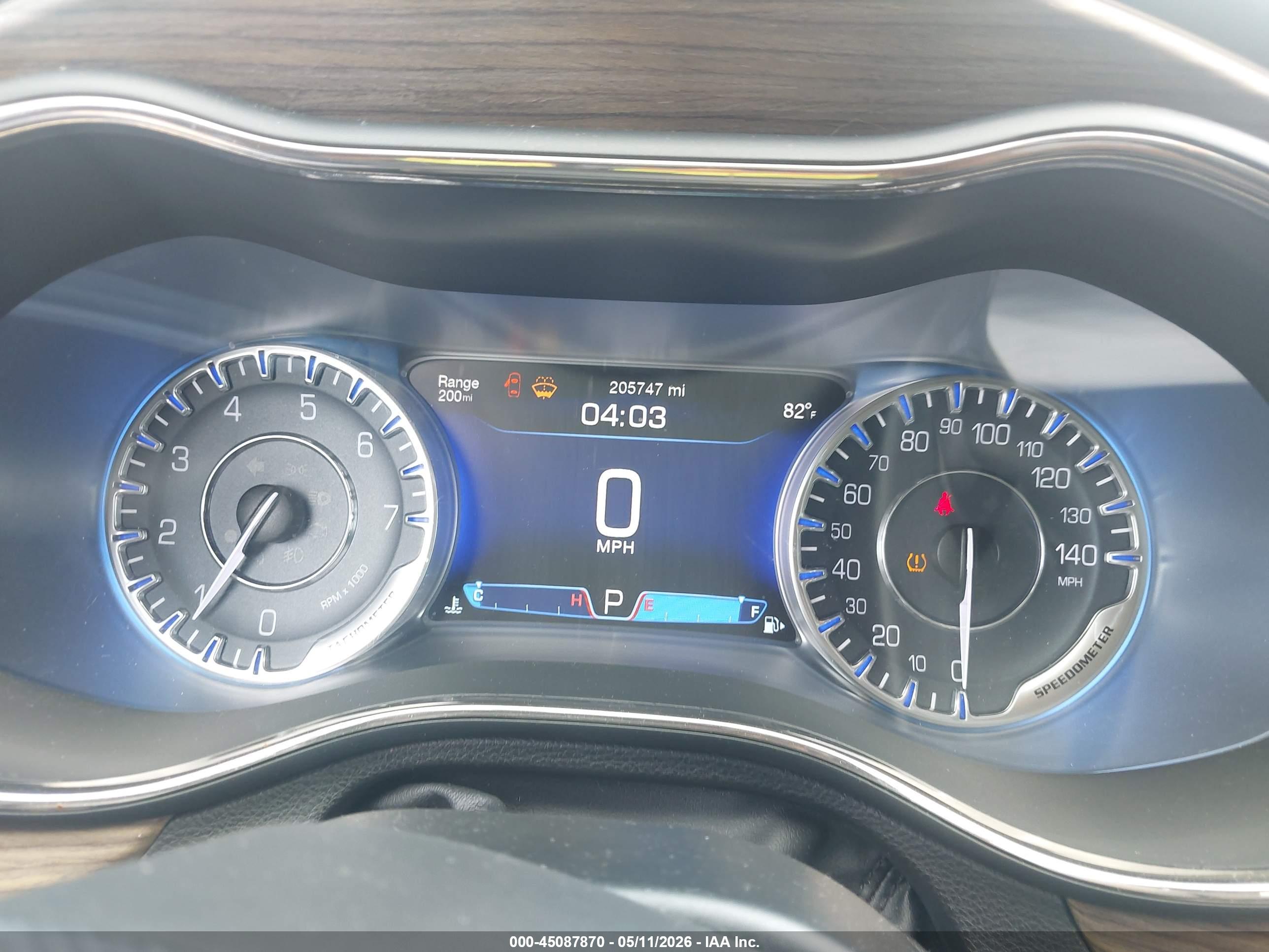 CHRYSLER 200 image 7