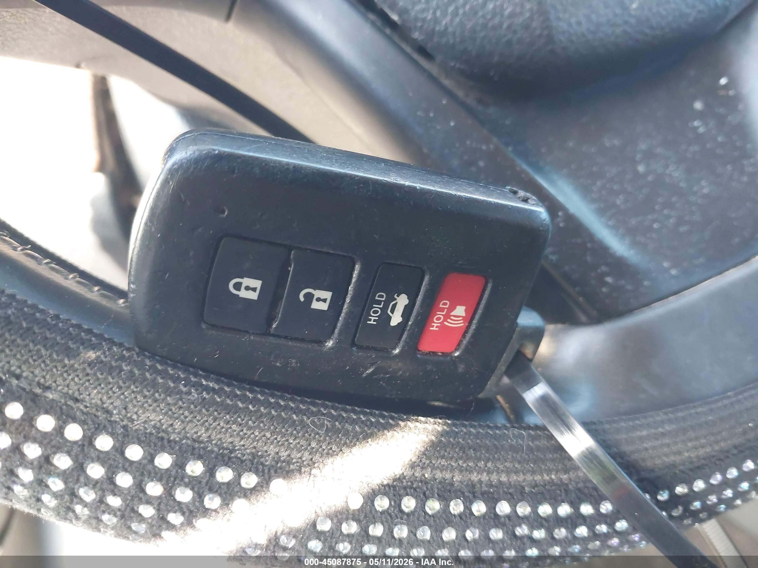 TOYOTA AVALON image 11