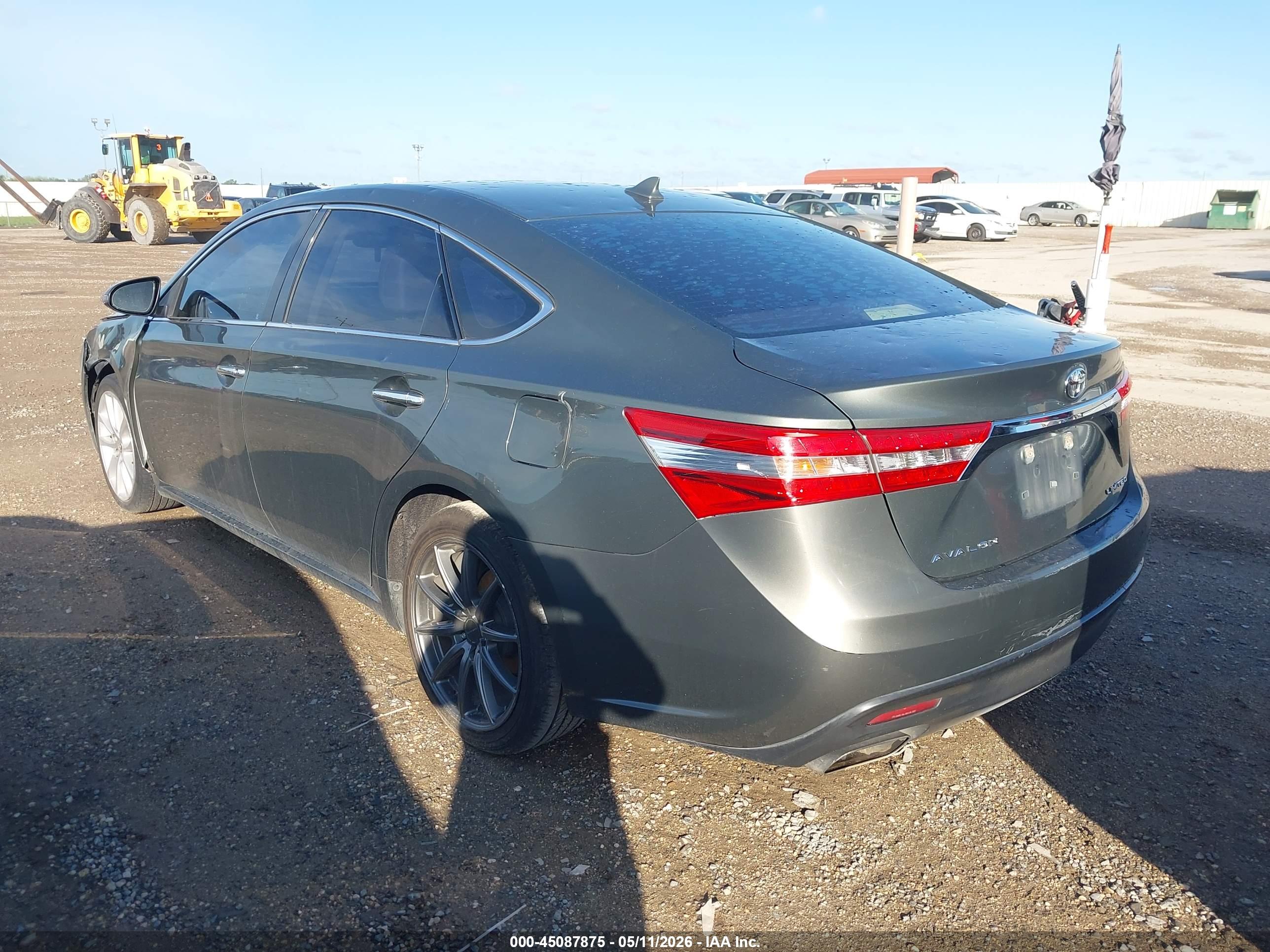 TOYOTA AVALON image 3