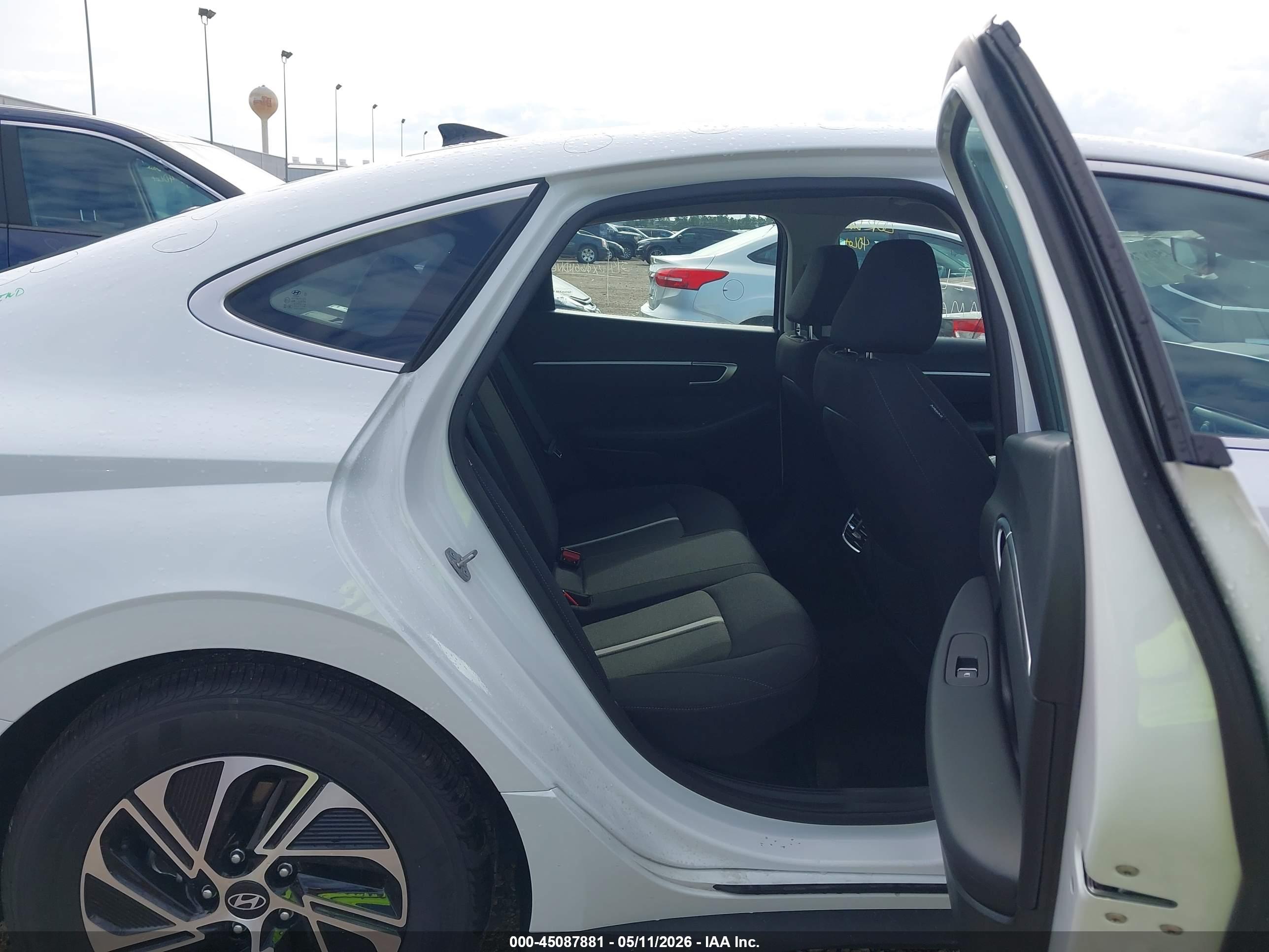 HYUNDAI SONATA image 8