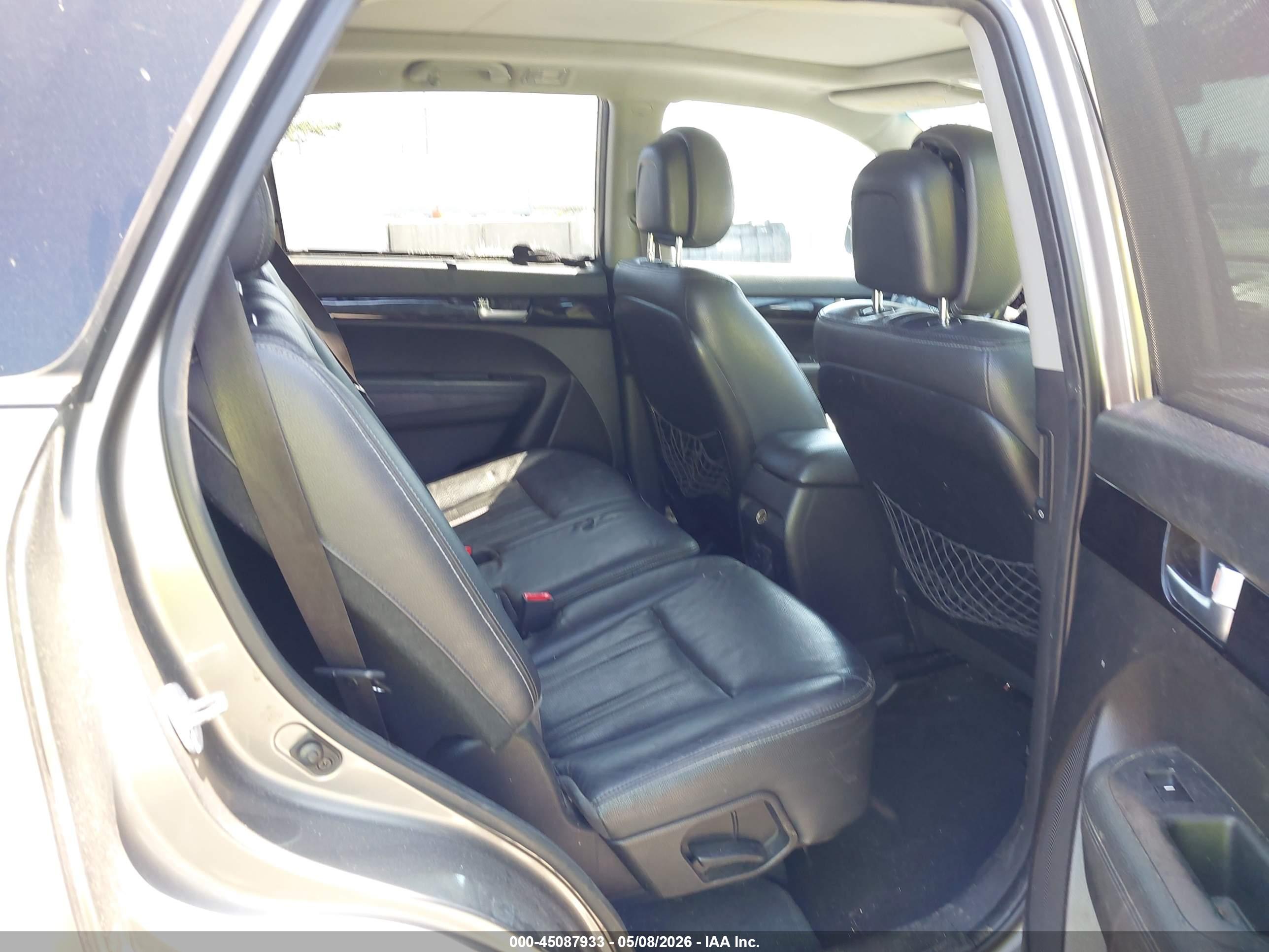 KIA SORENTO image 8
