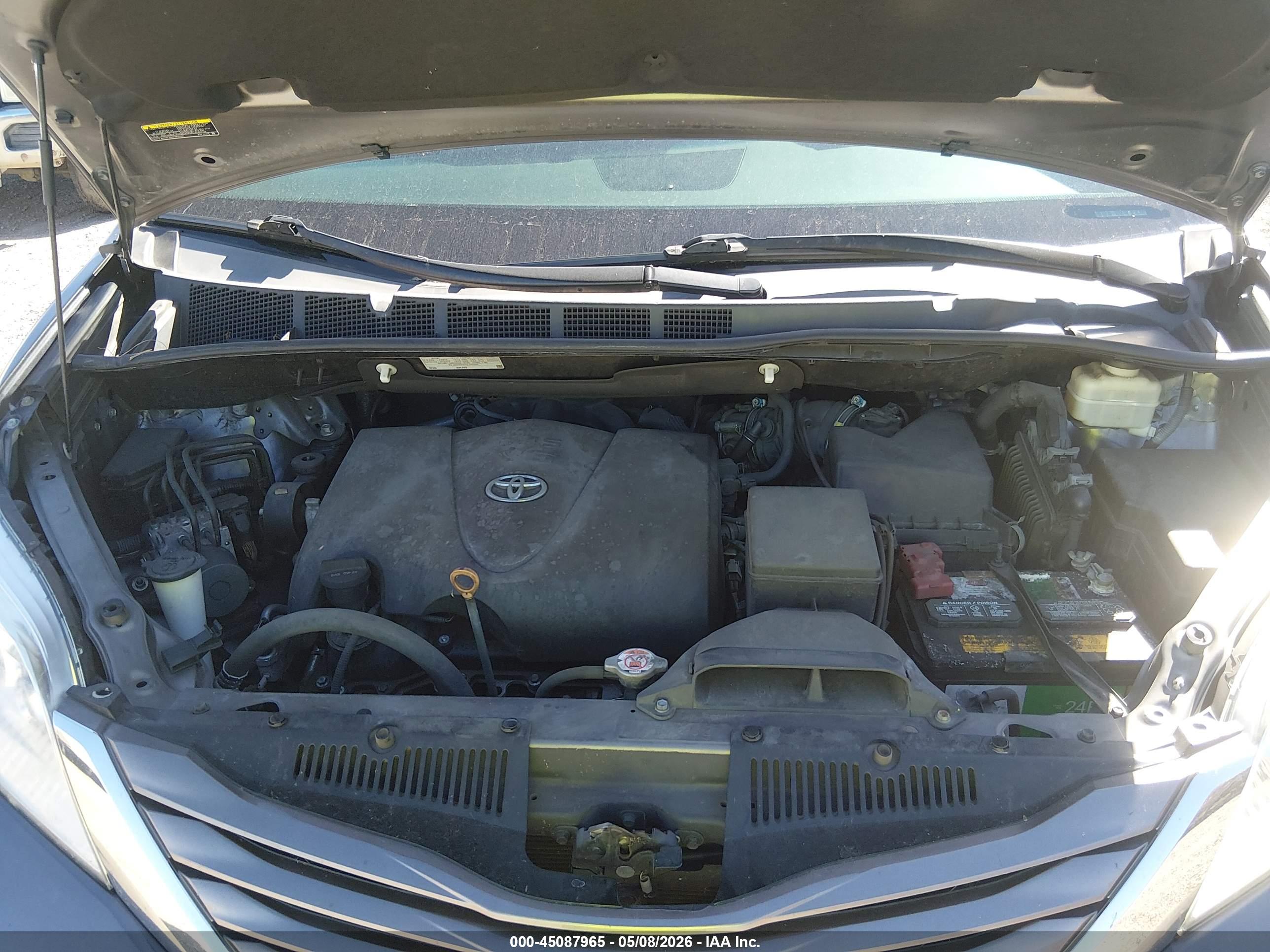 TOYOTA SIENNA image 10