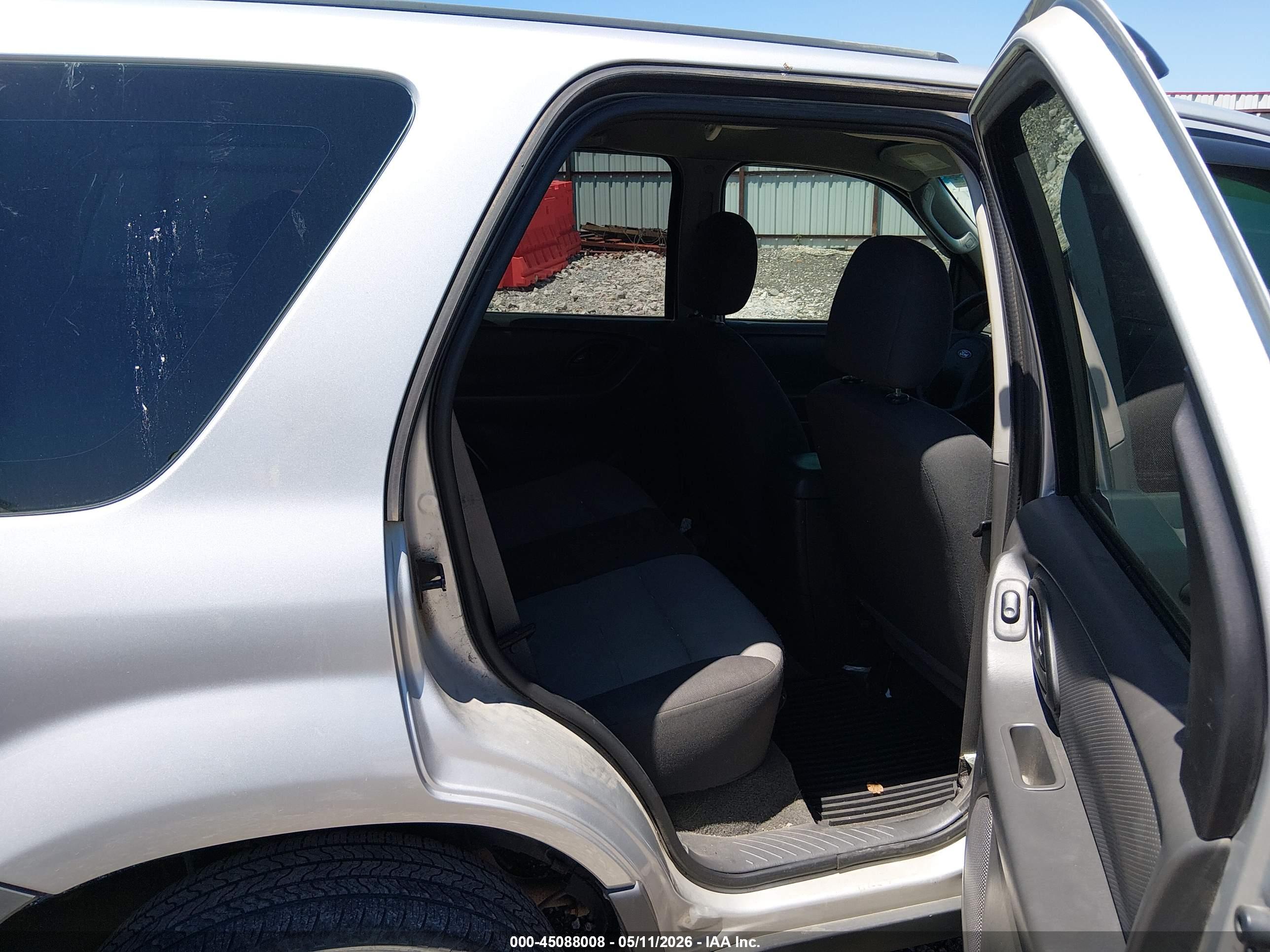 FORD ESCAPE image 8