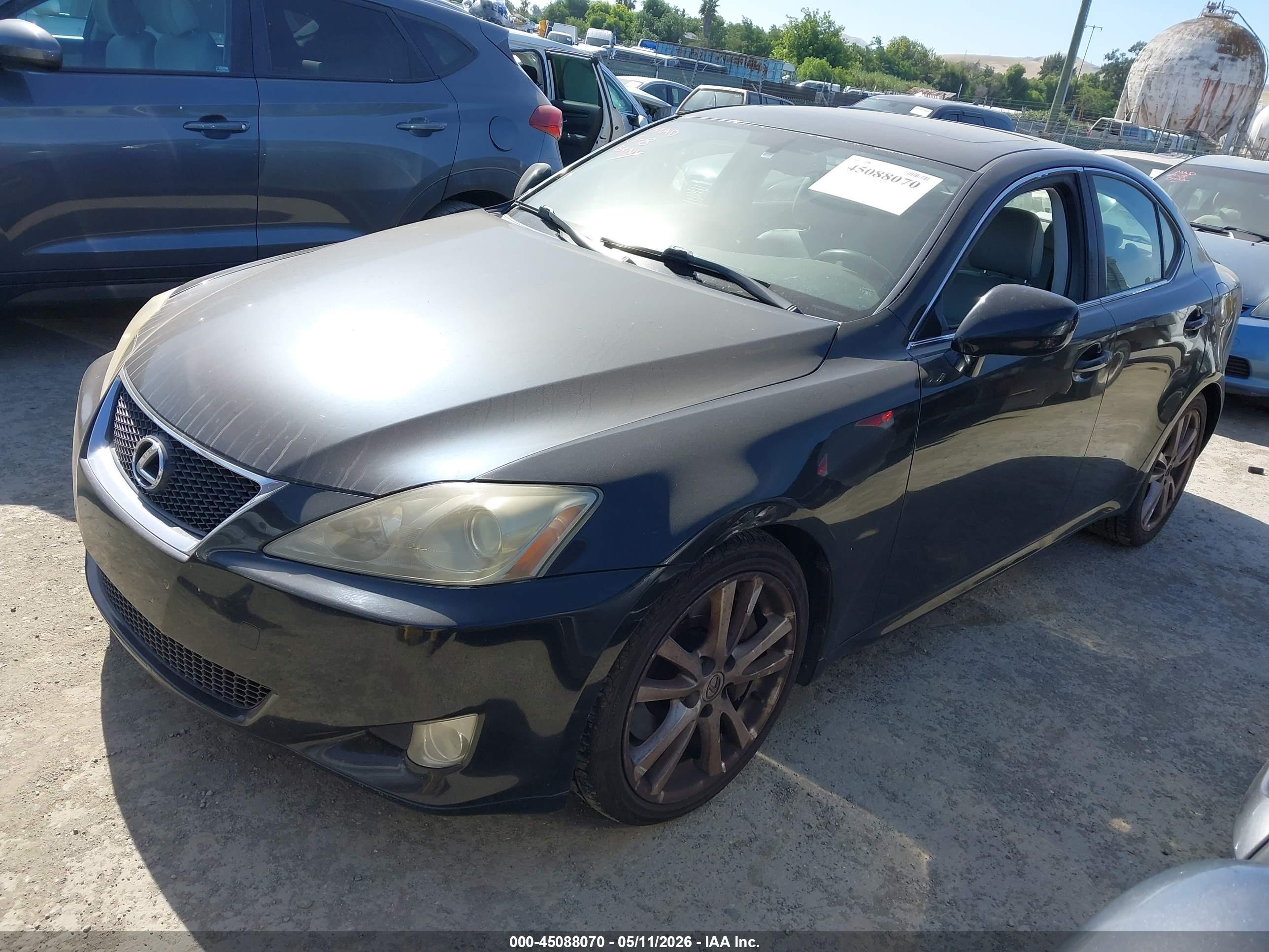 LEXUS IS image 2
