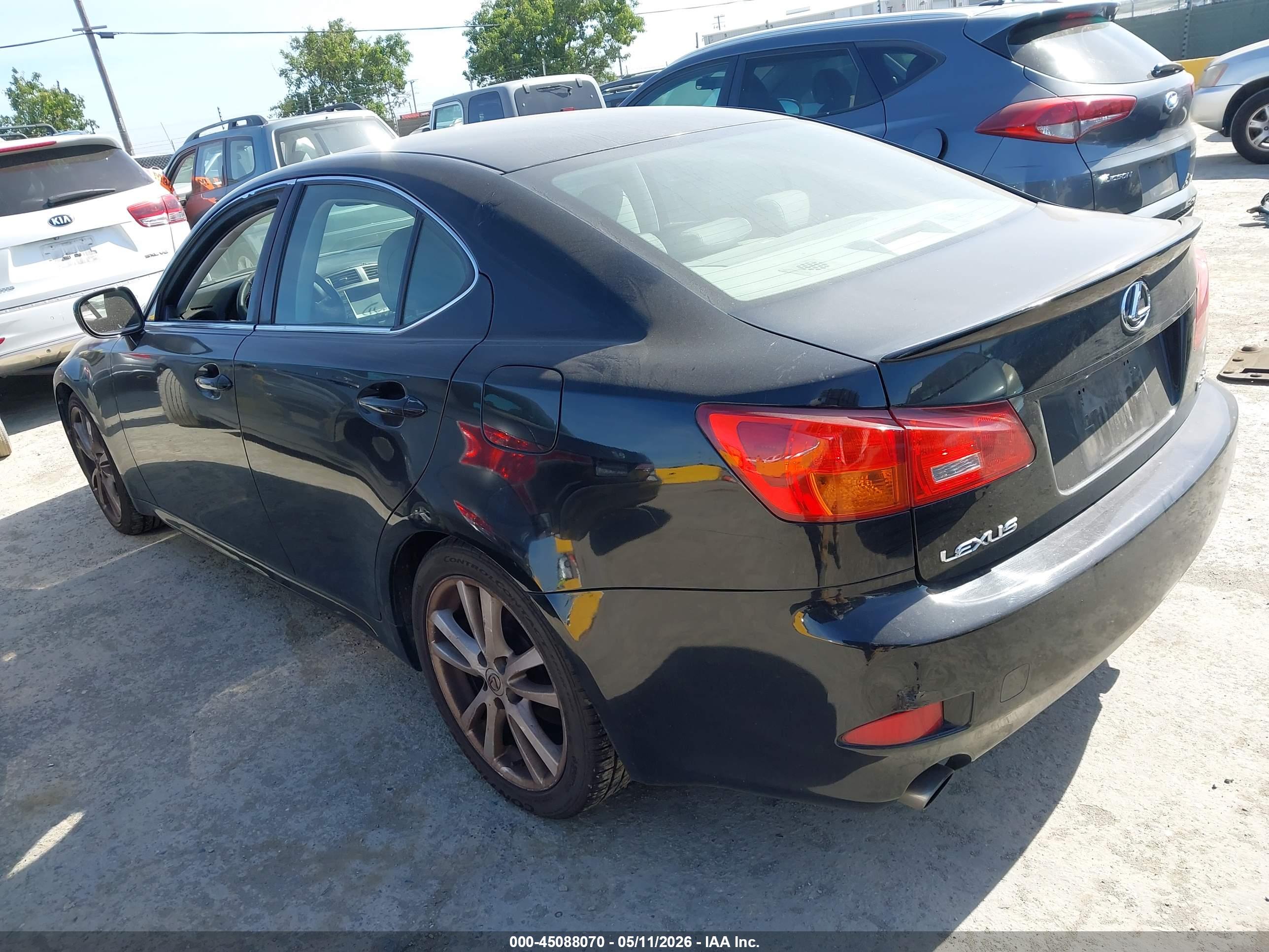 LEXUS IS image 3