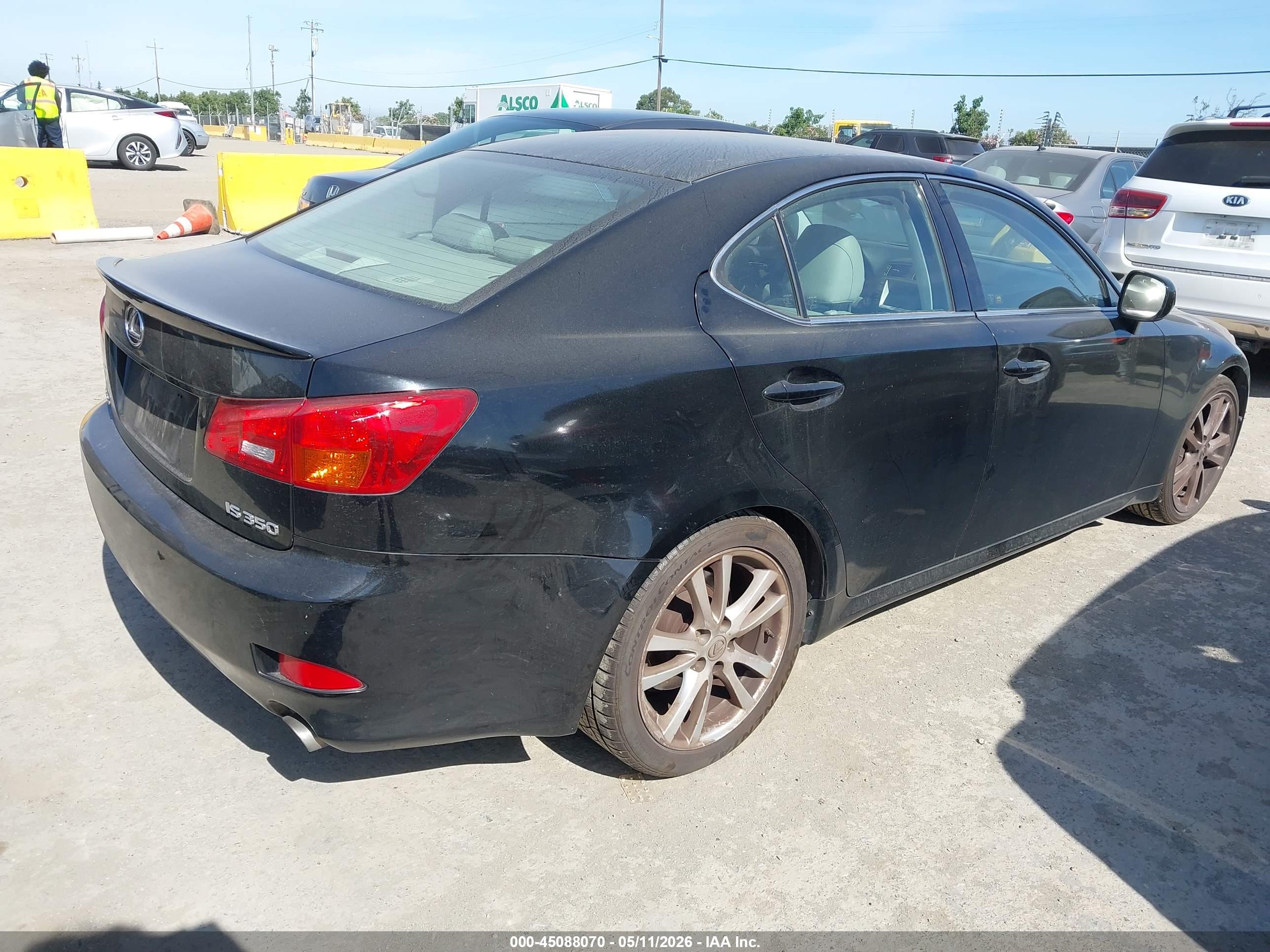 LEXUS IS image 4