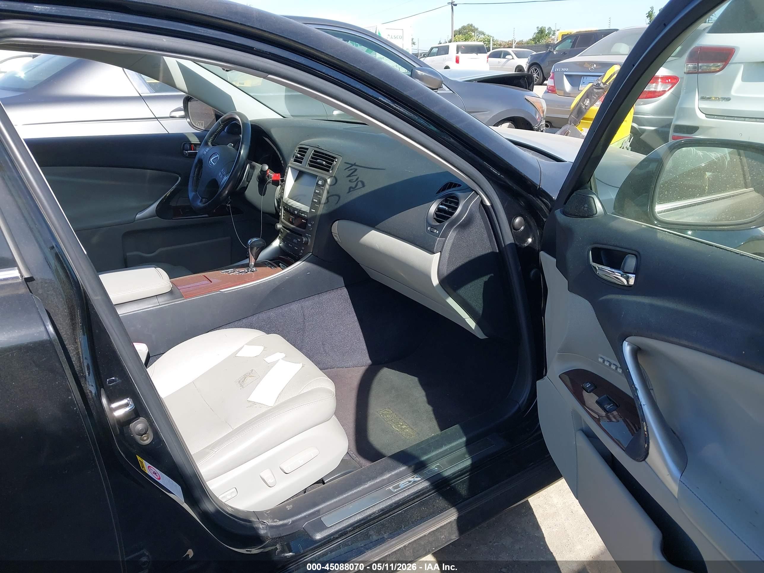LEXUS IS image 5