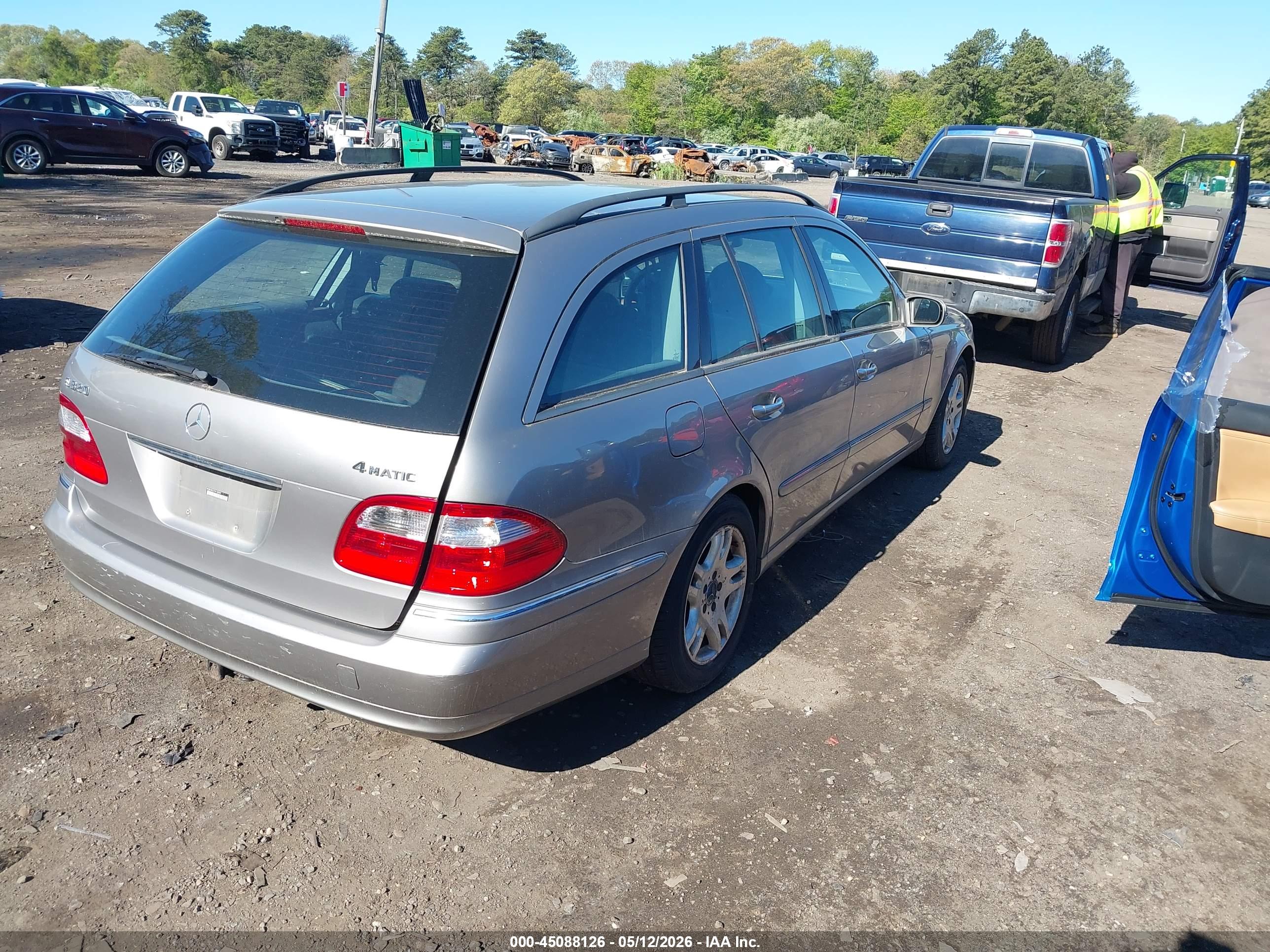 MERCEDES-BENZ E image 4