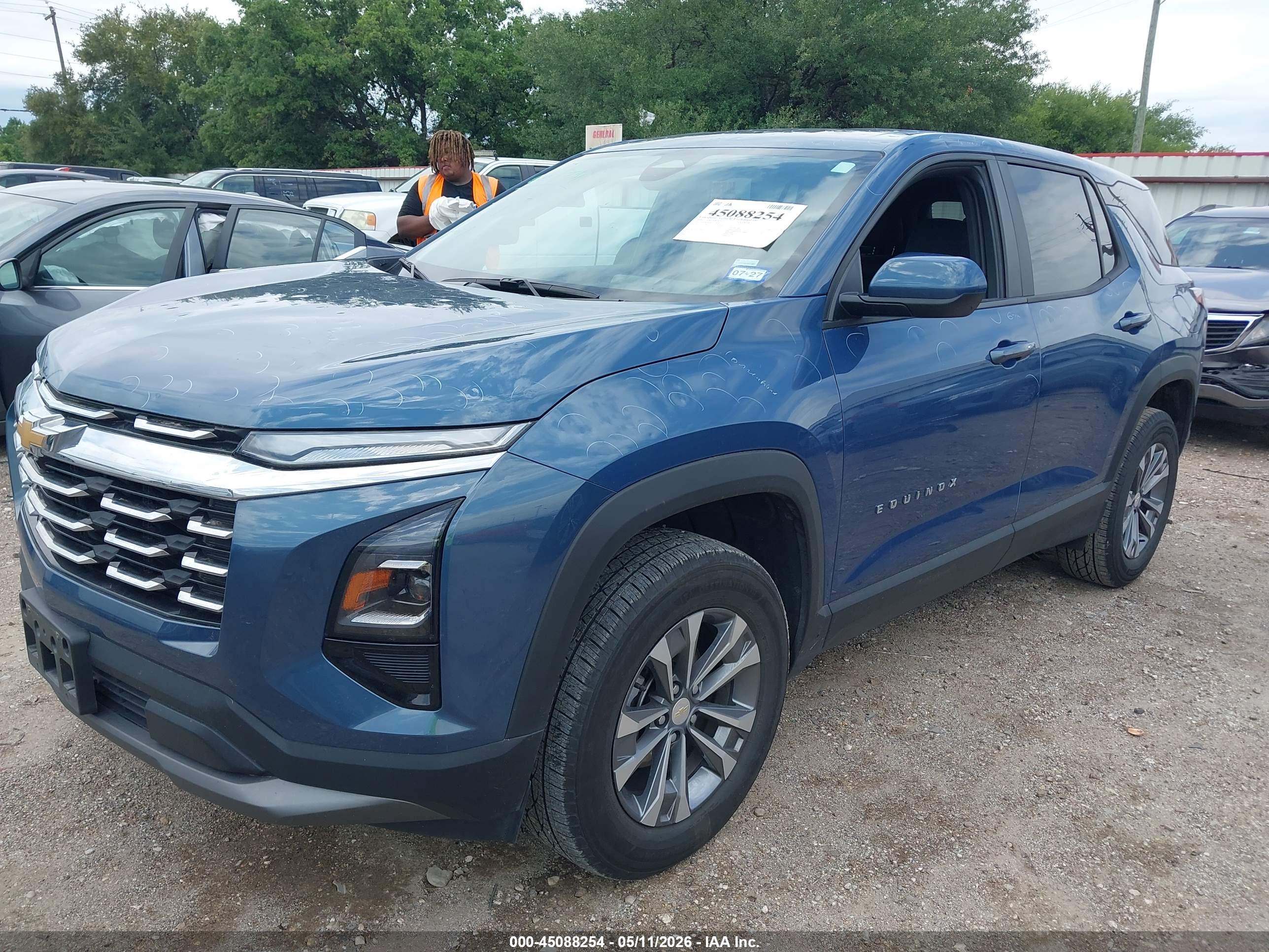 CHEVROLET EQUINOX image 2
