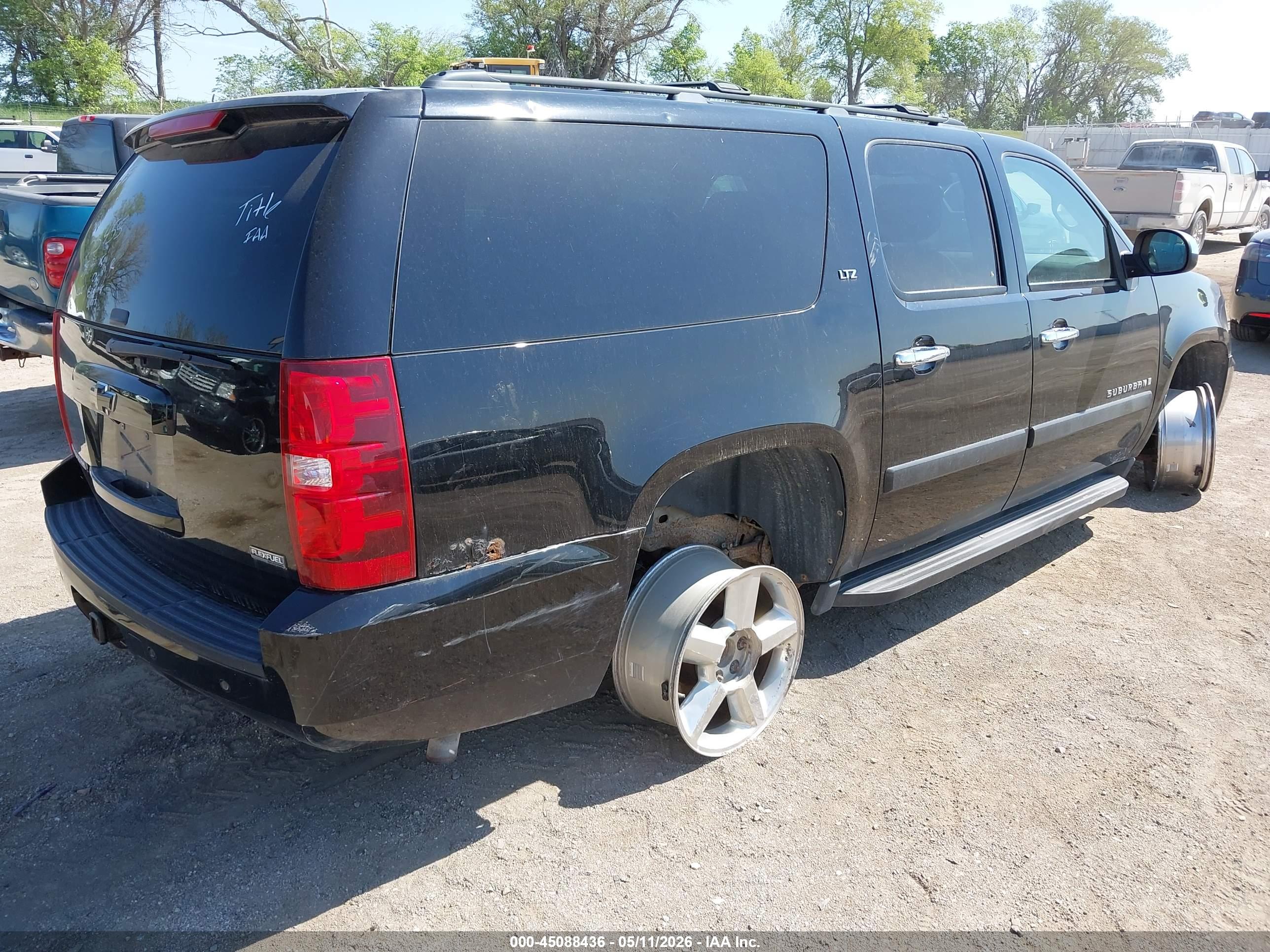 CHEVROLET SUBURBAN image 4