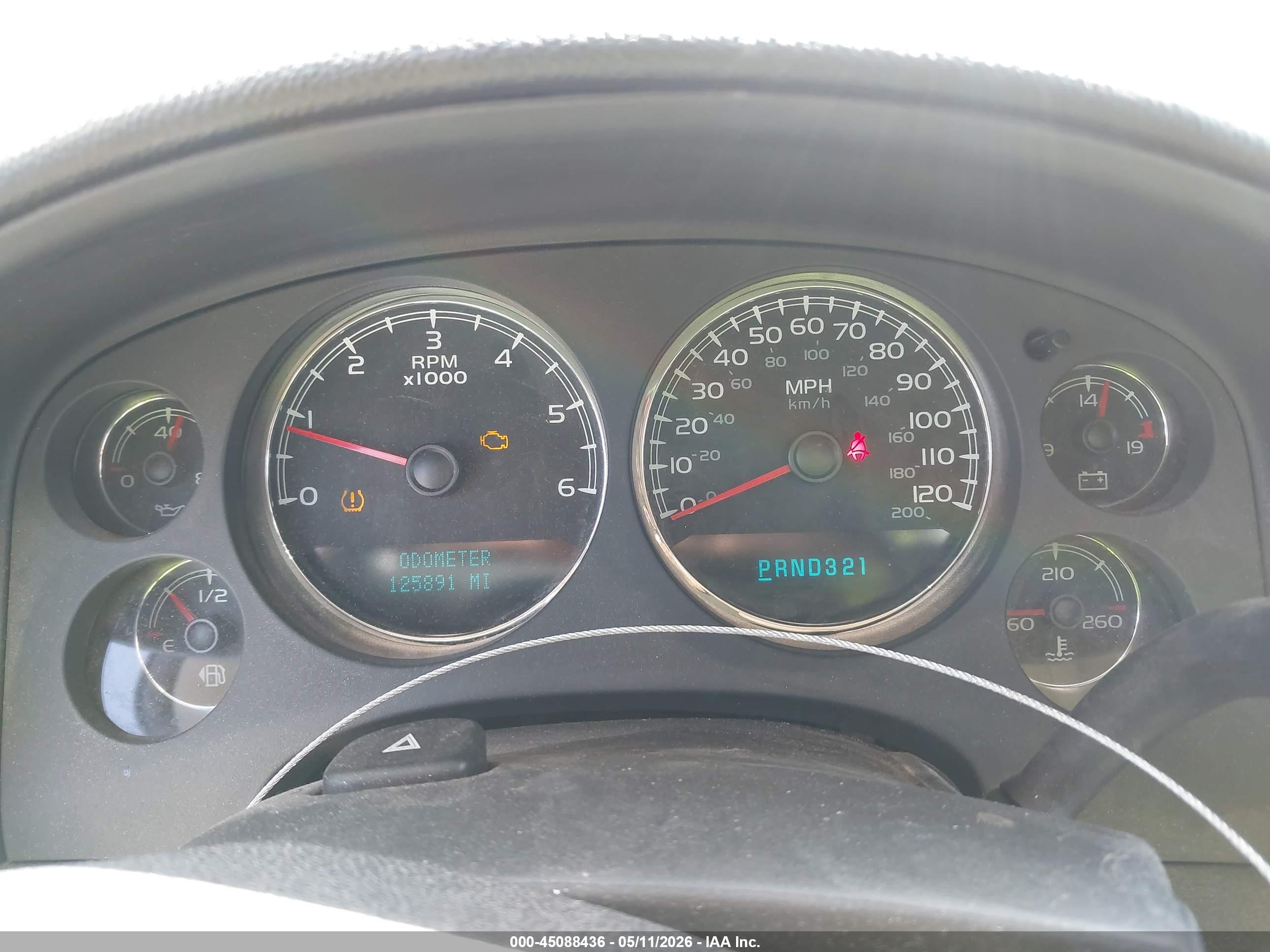 CHEVROLET SUBURBAN image 7