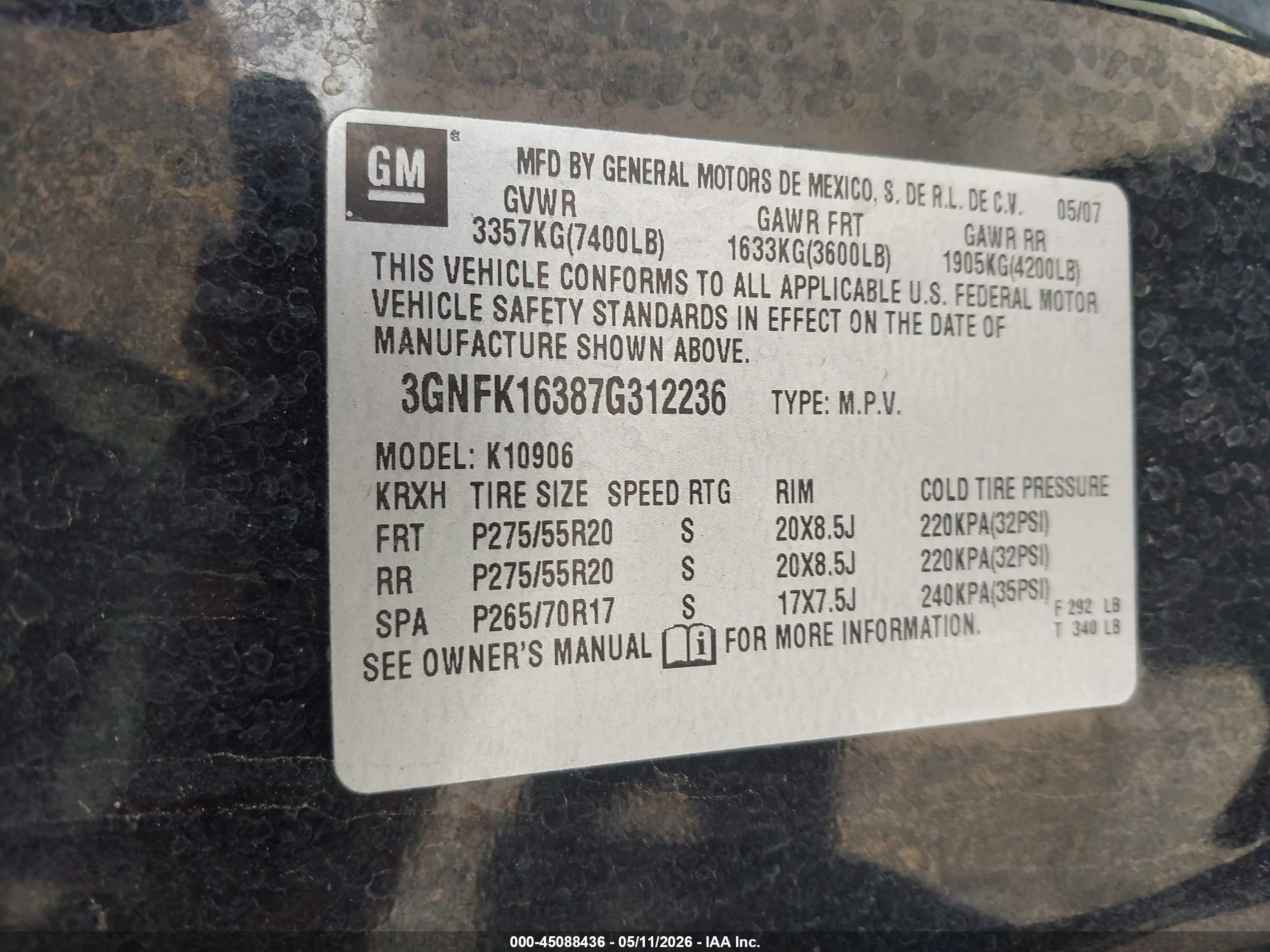 CHEVROLET SUBURBAN image 9
