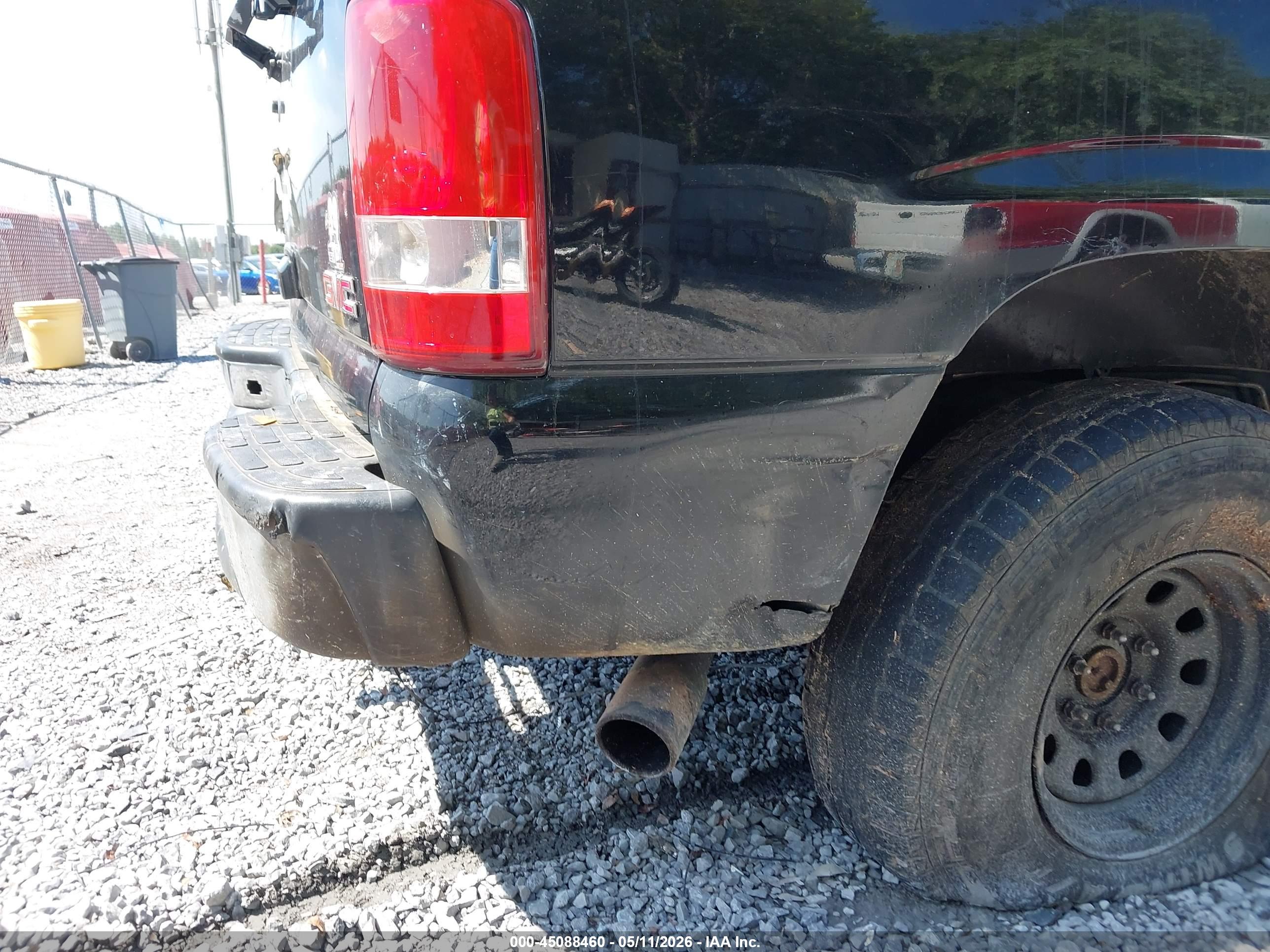 GMC YUKON image 6