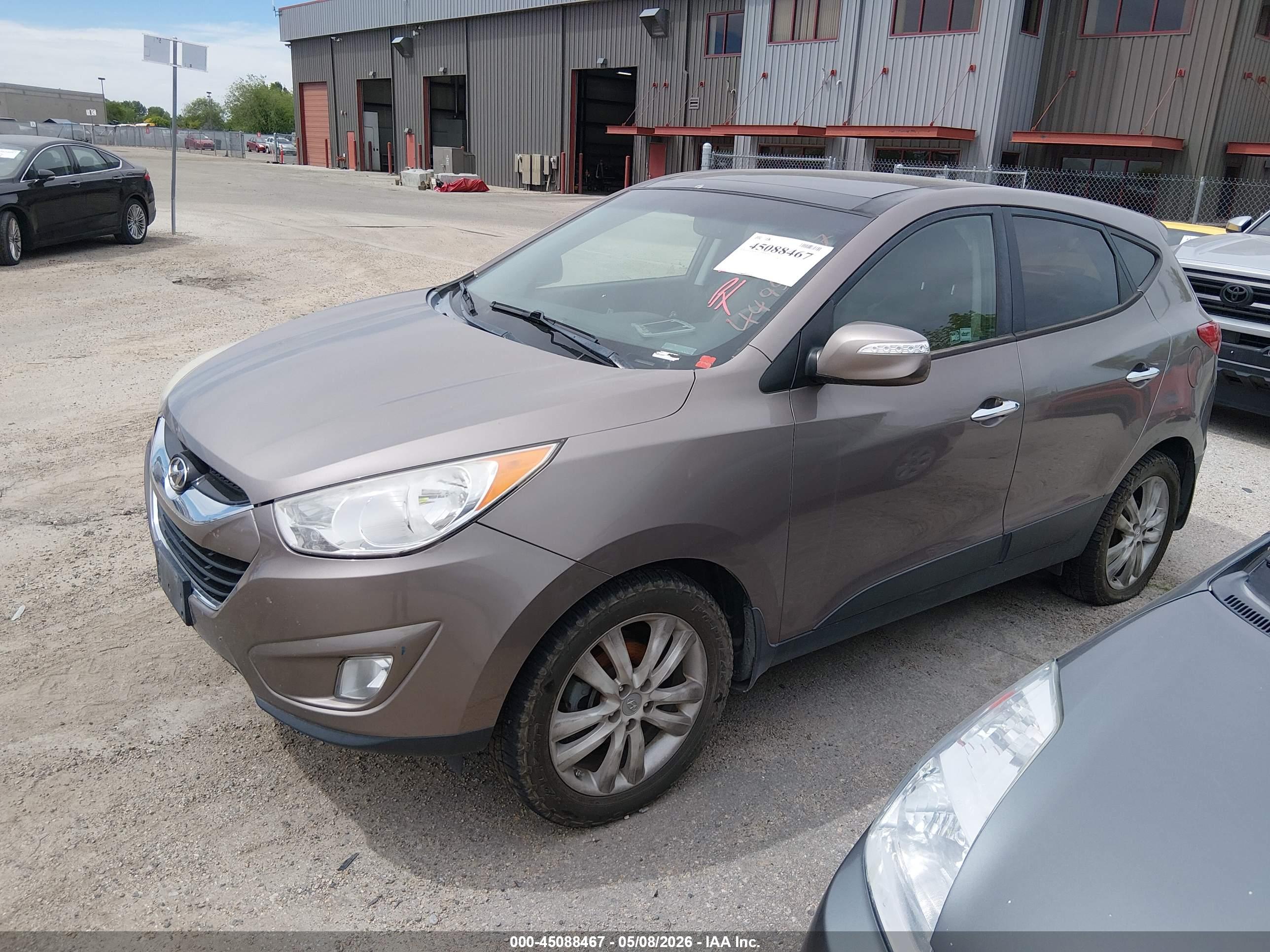 HYUNDAI TUCSON image 2