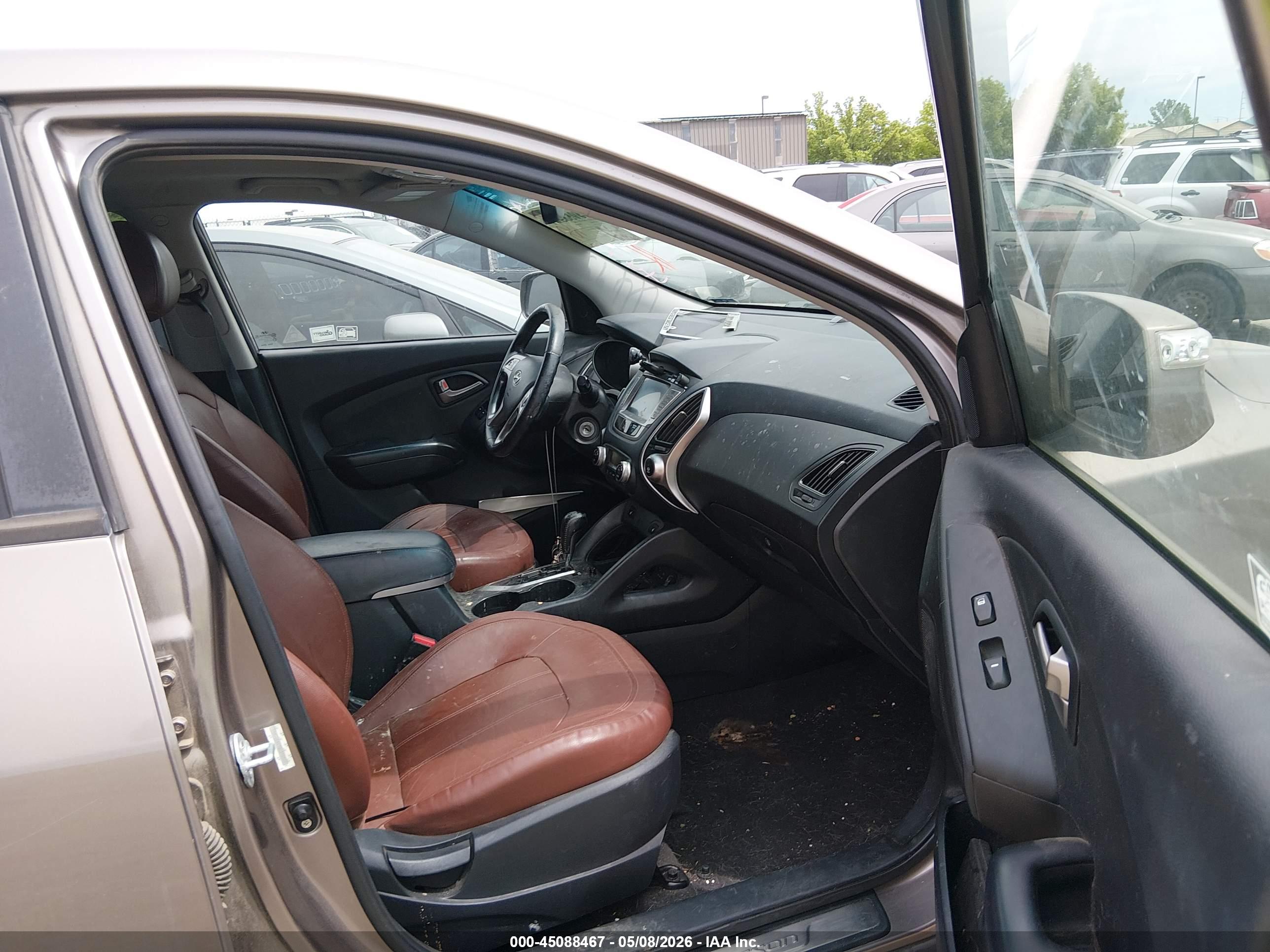 HYUNDAI TUCSON image 5