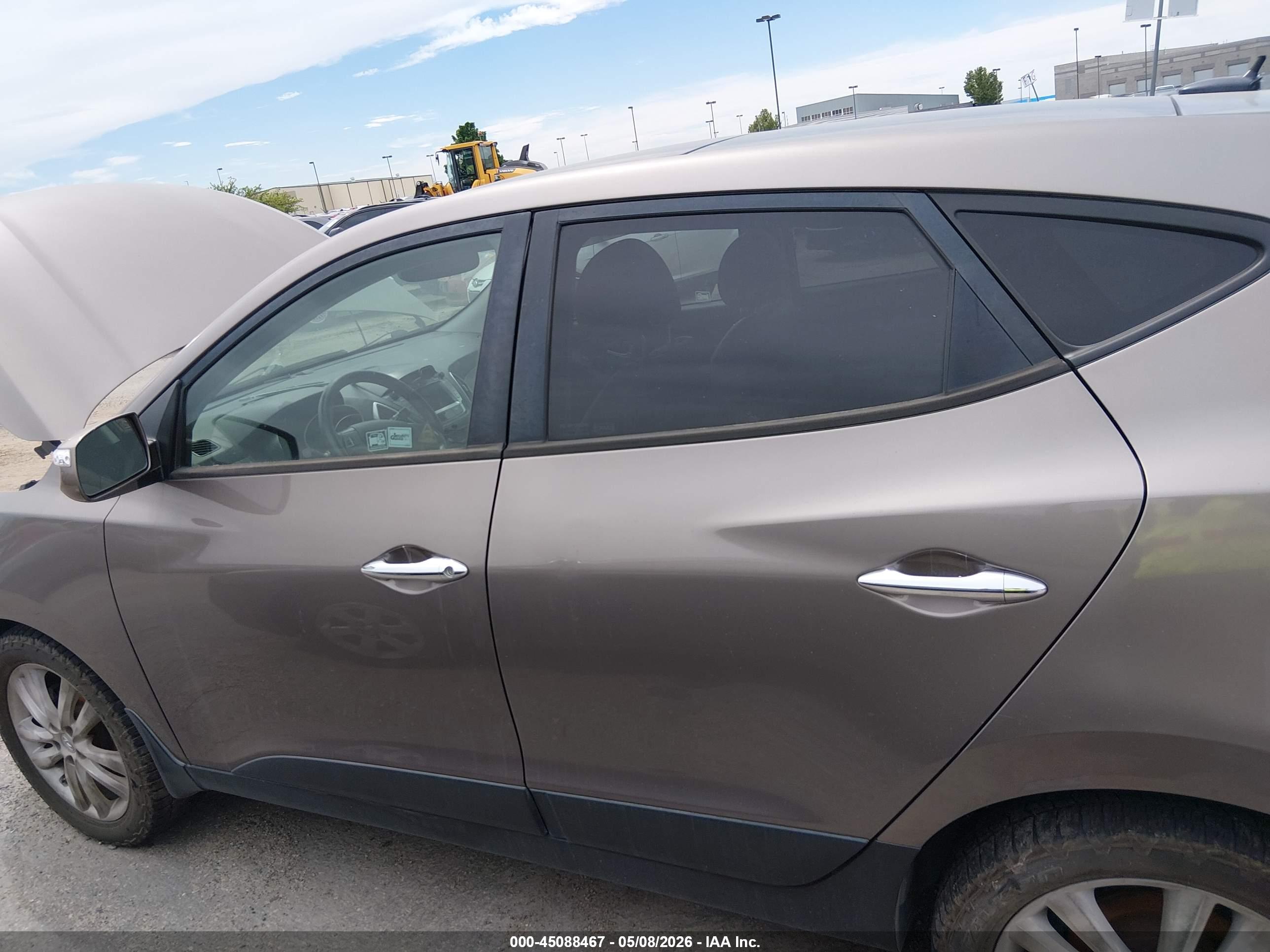 HYUNDAI TUCSON image 6