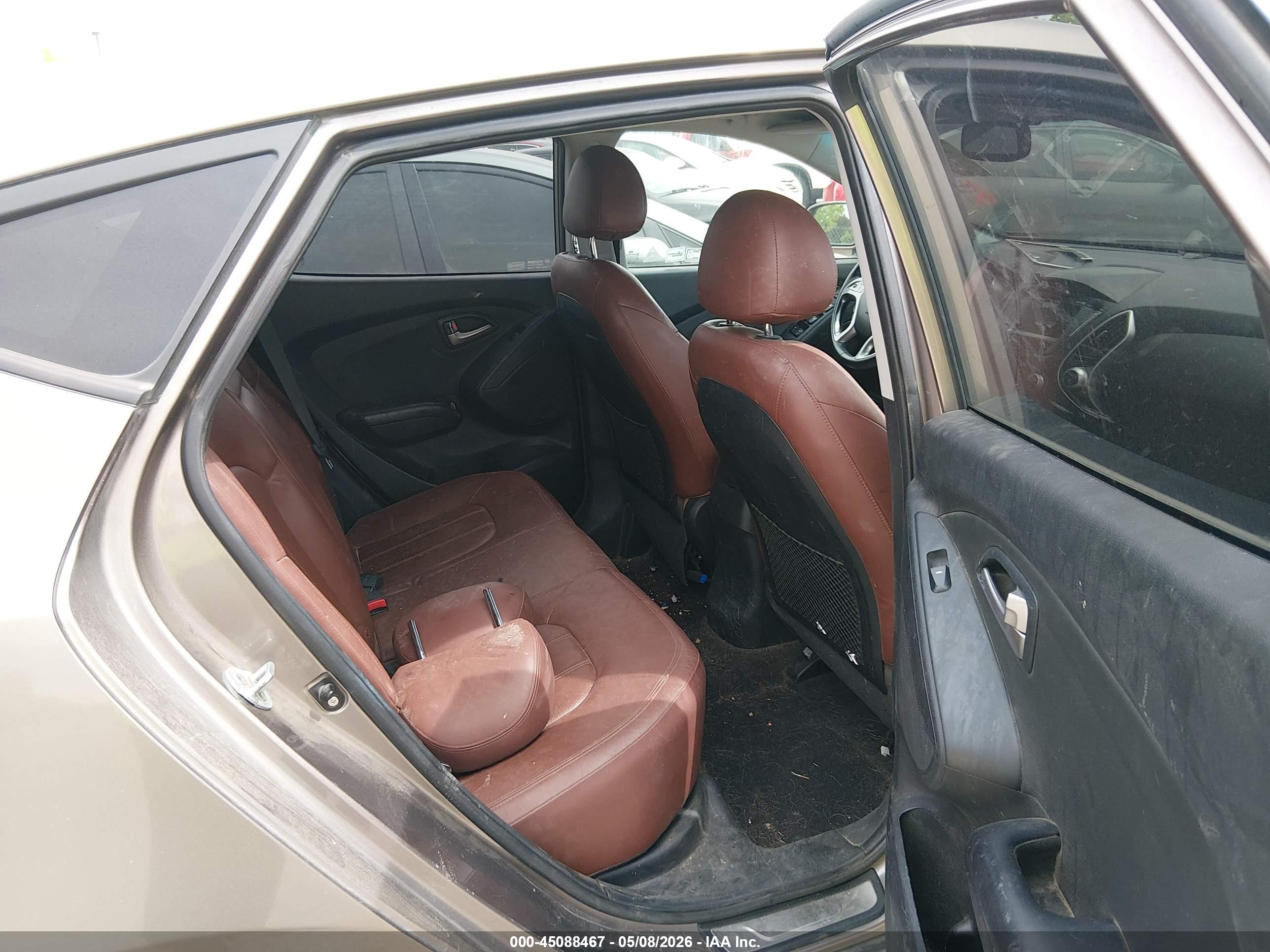 HYUNDAI TUCSON image 8