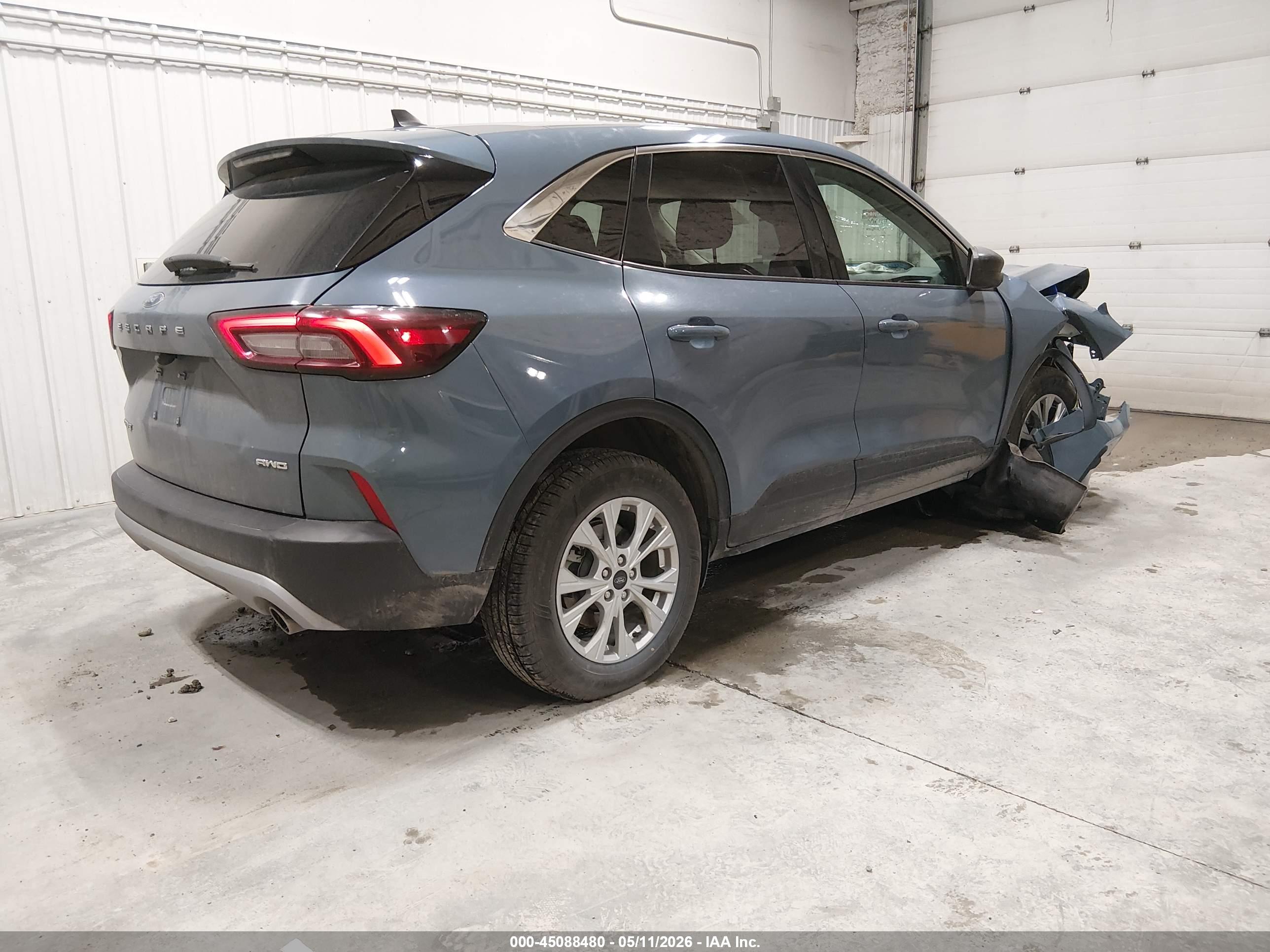 FORD ESCAPE image 4