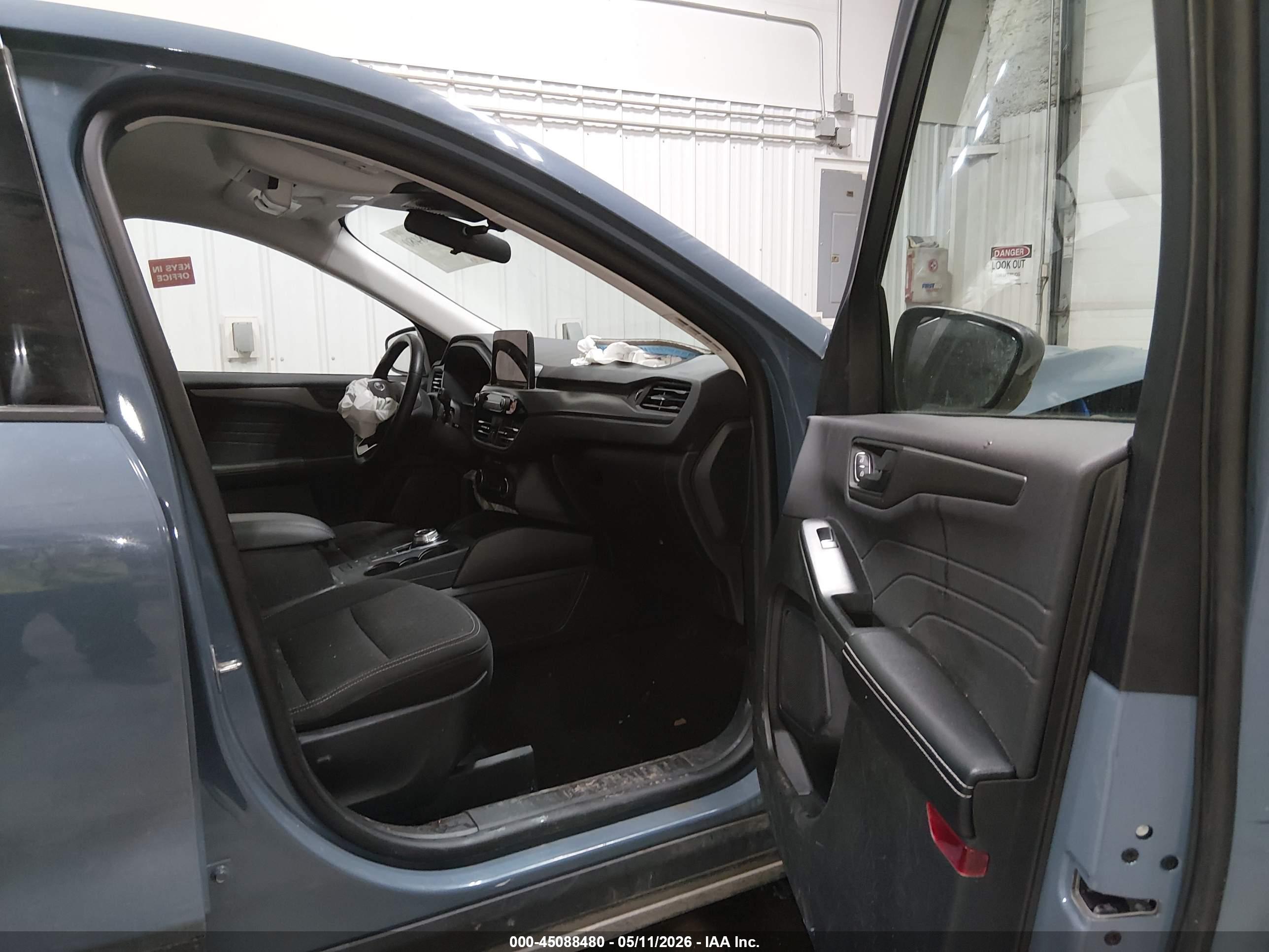 FORD ESCAPE image 5