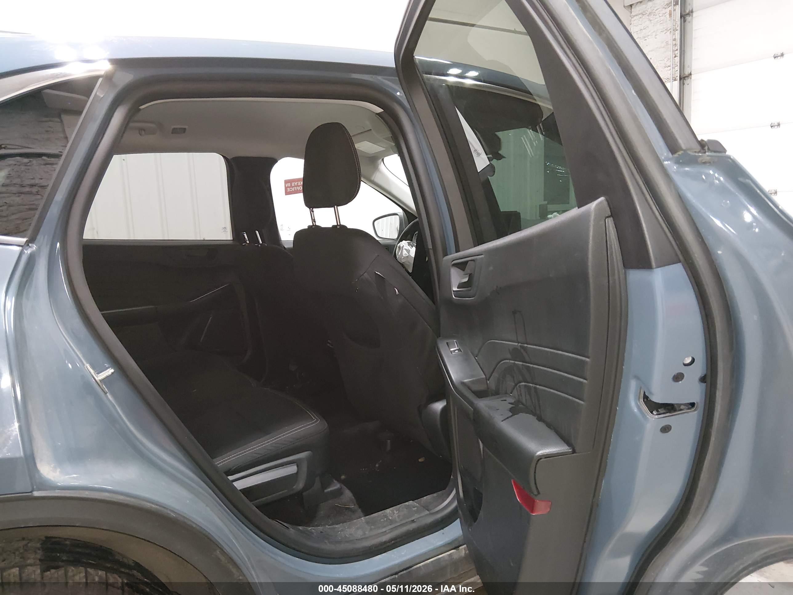 FORD ESCAPE image 8
