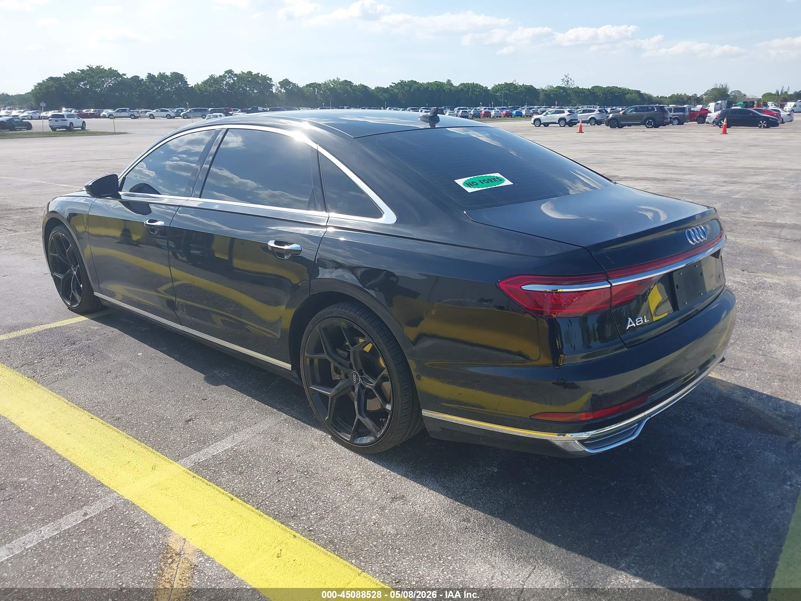 AUDI A8 image 3