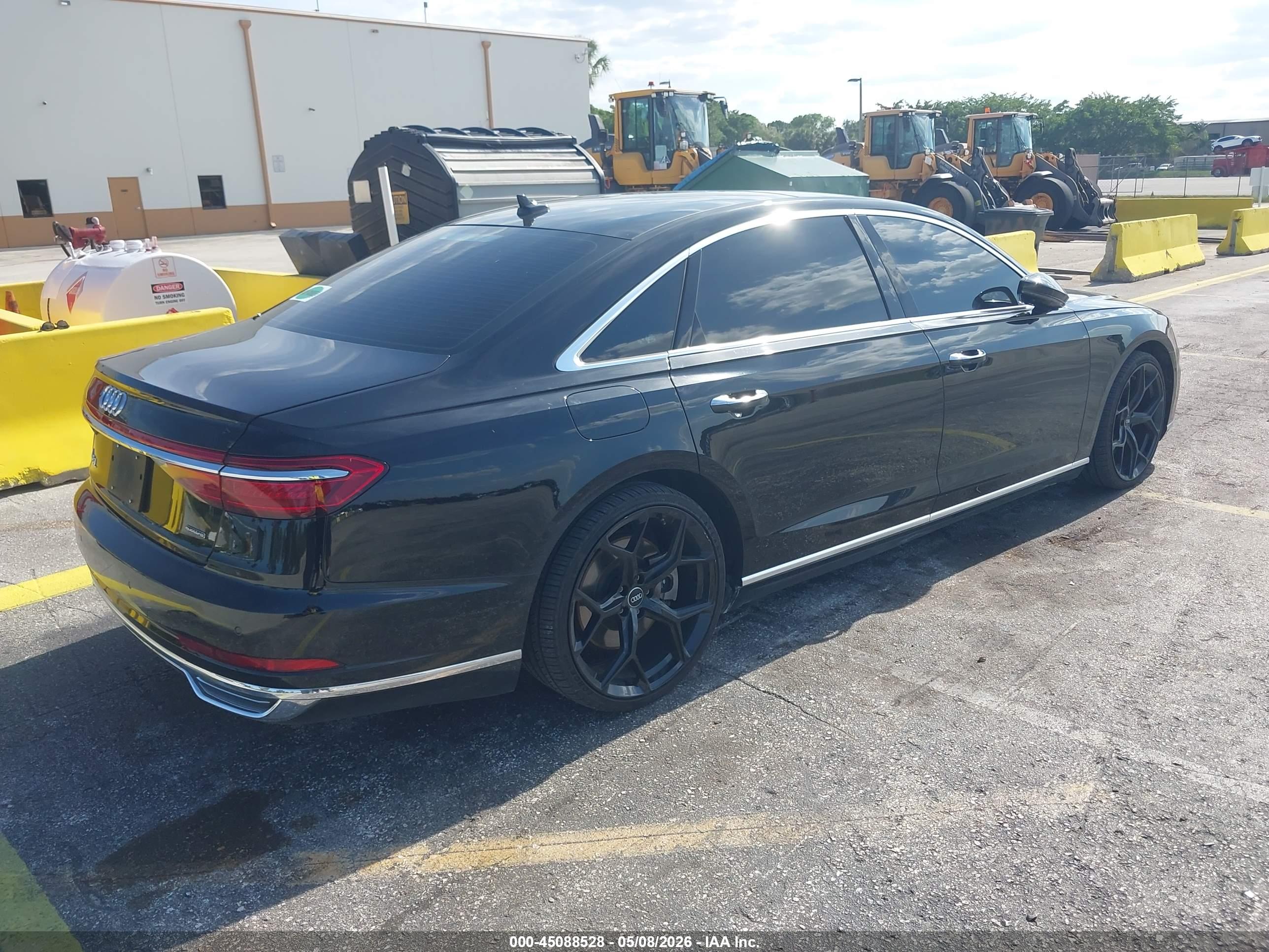 AUDI A8 image 4