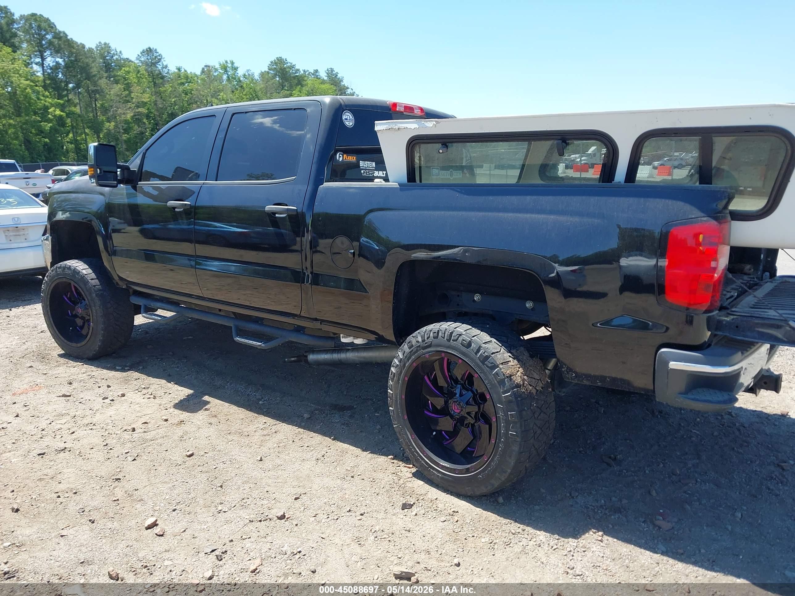CHEVROLET SILVERADO image 3