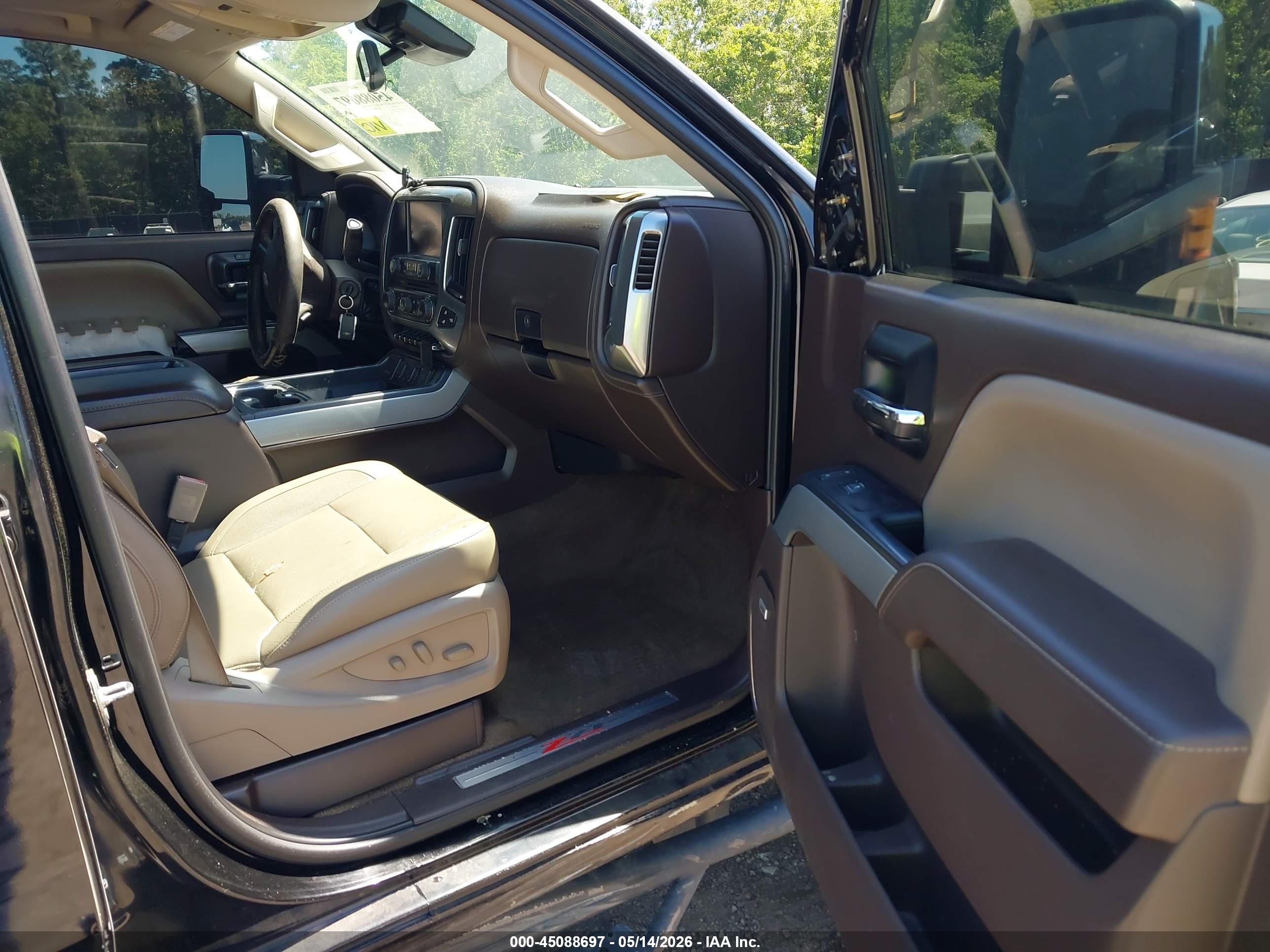 CHEVROLET SILVERADO image 5