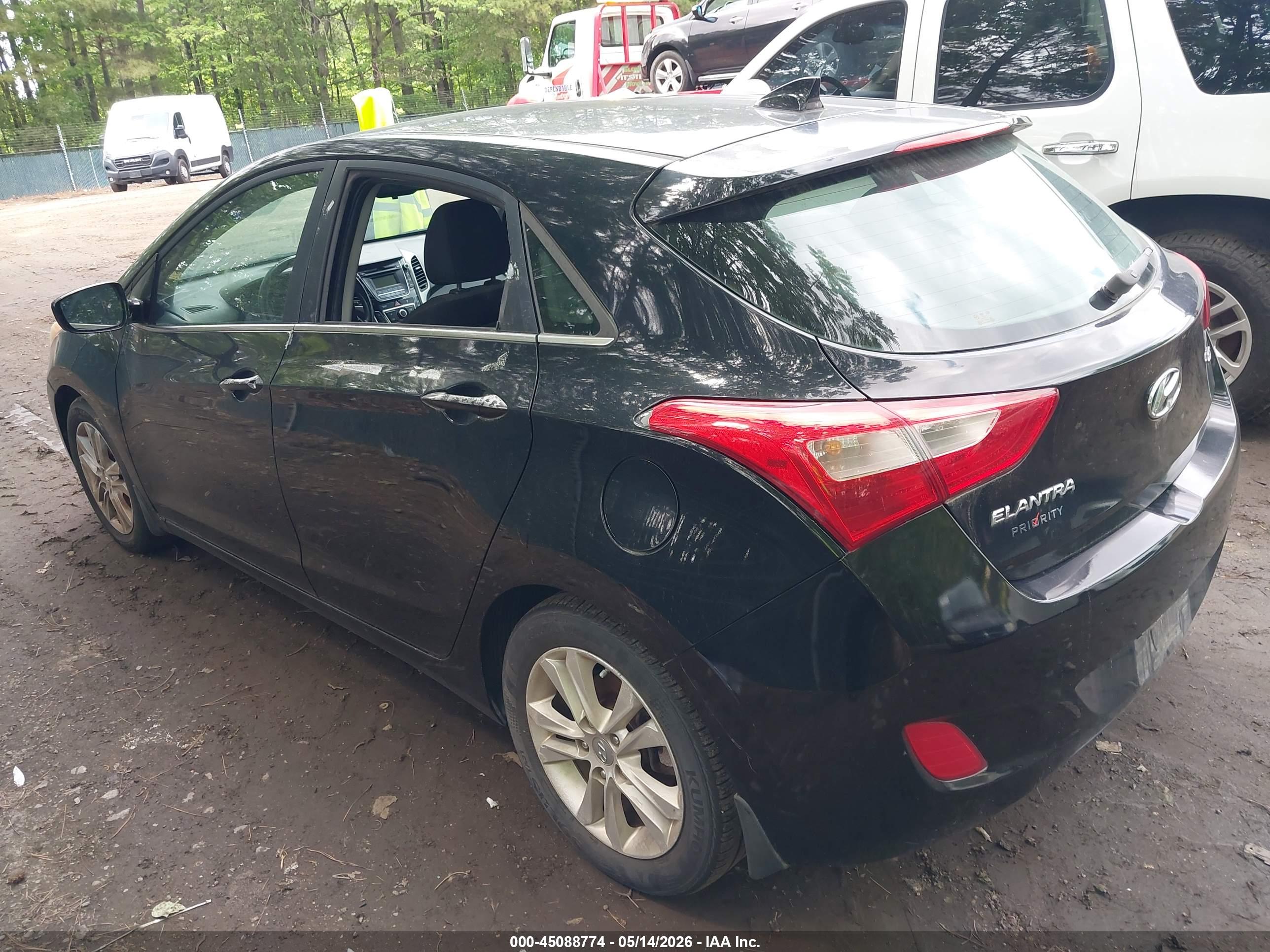 HYUNDAI ELANTRA image 3