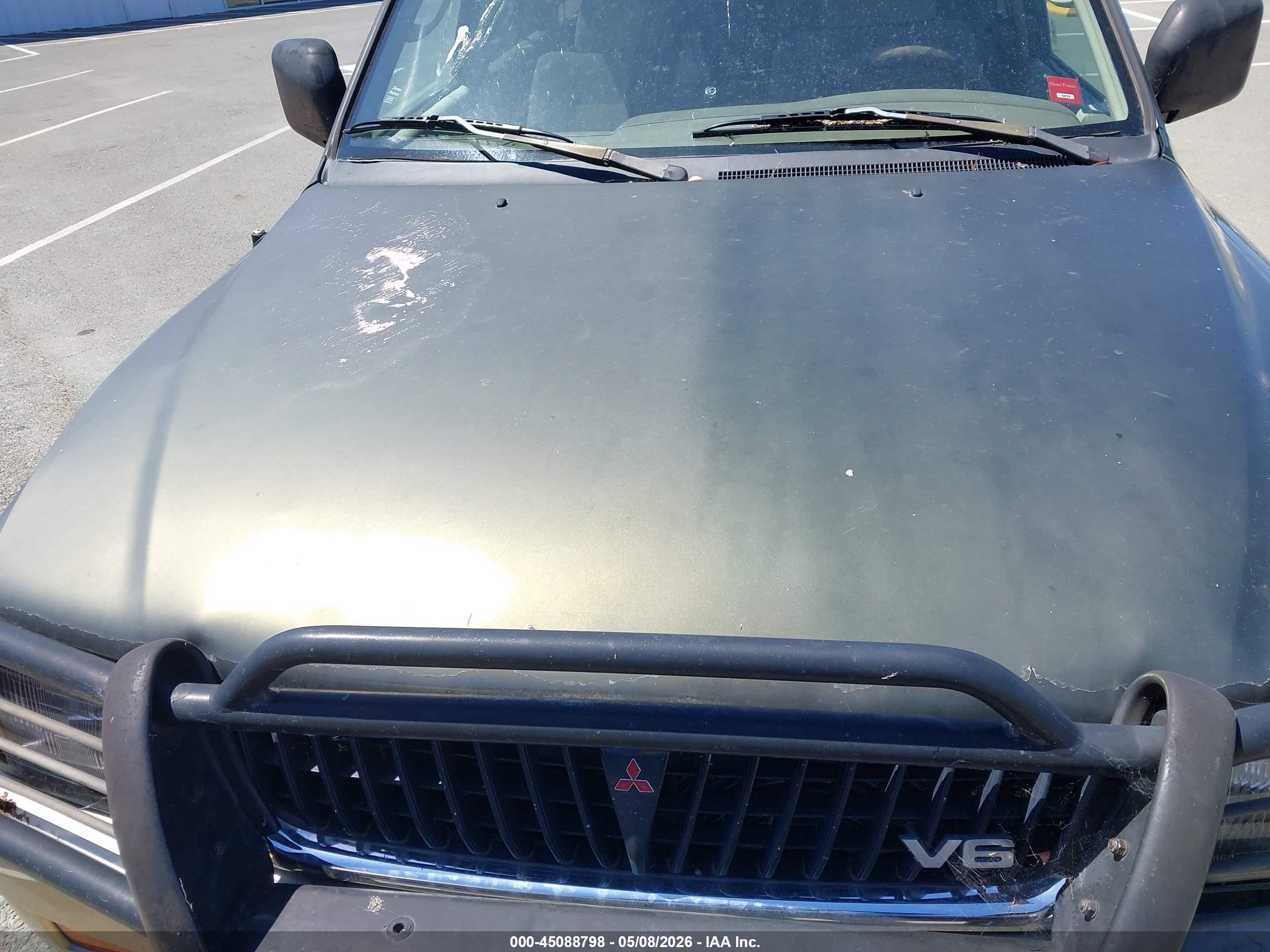 MITSUBISHI MONTERO image 10