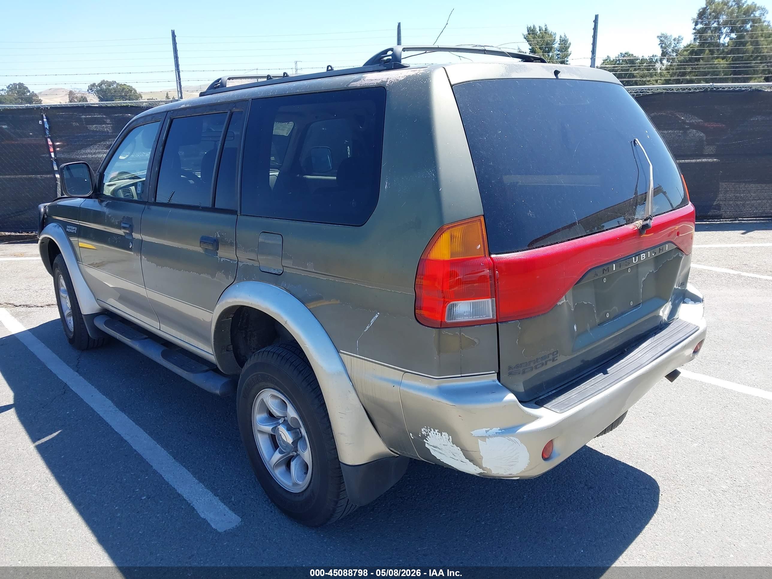 MITSUBISHI MONTERO image 3