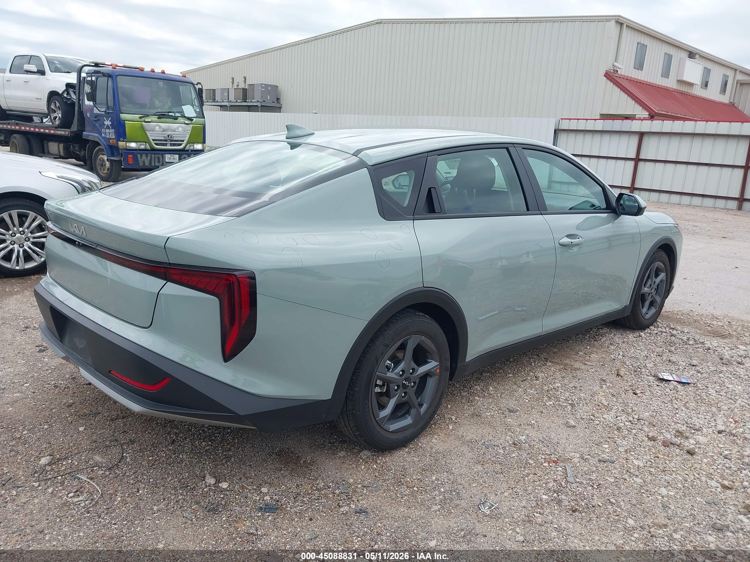 KIA K4 image 4