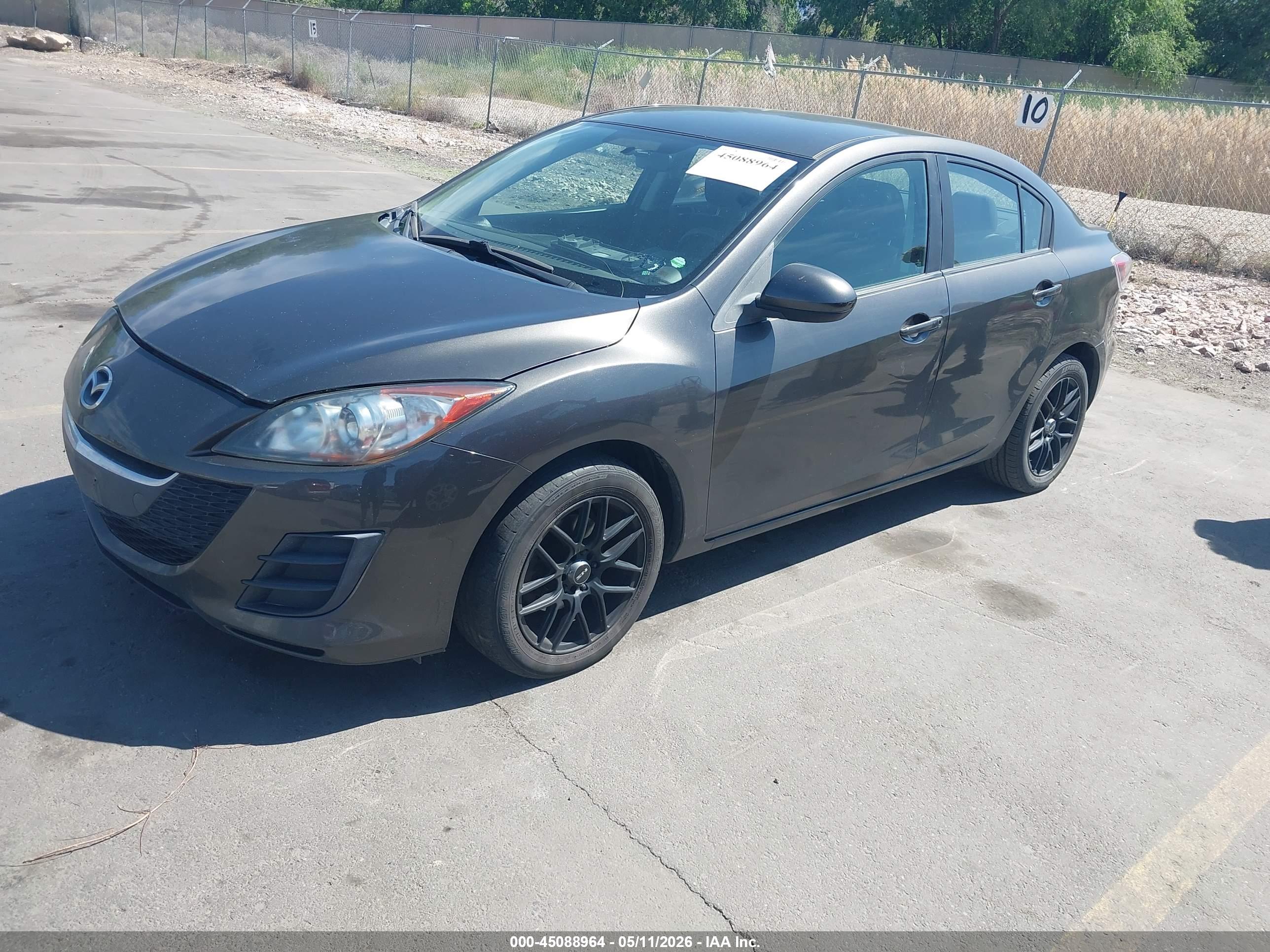 MAZDA MAZDA3 image 2