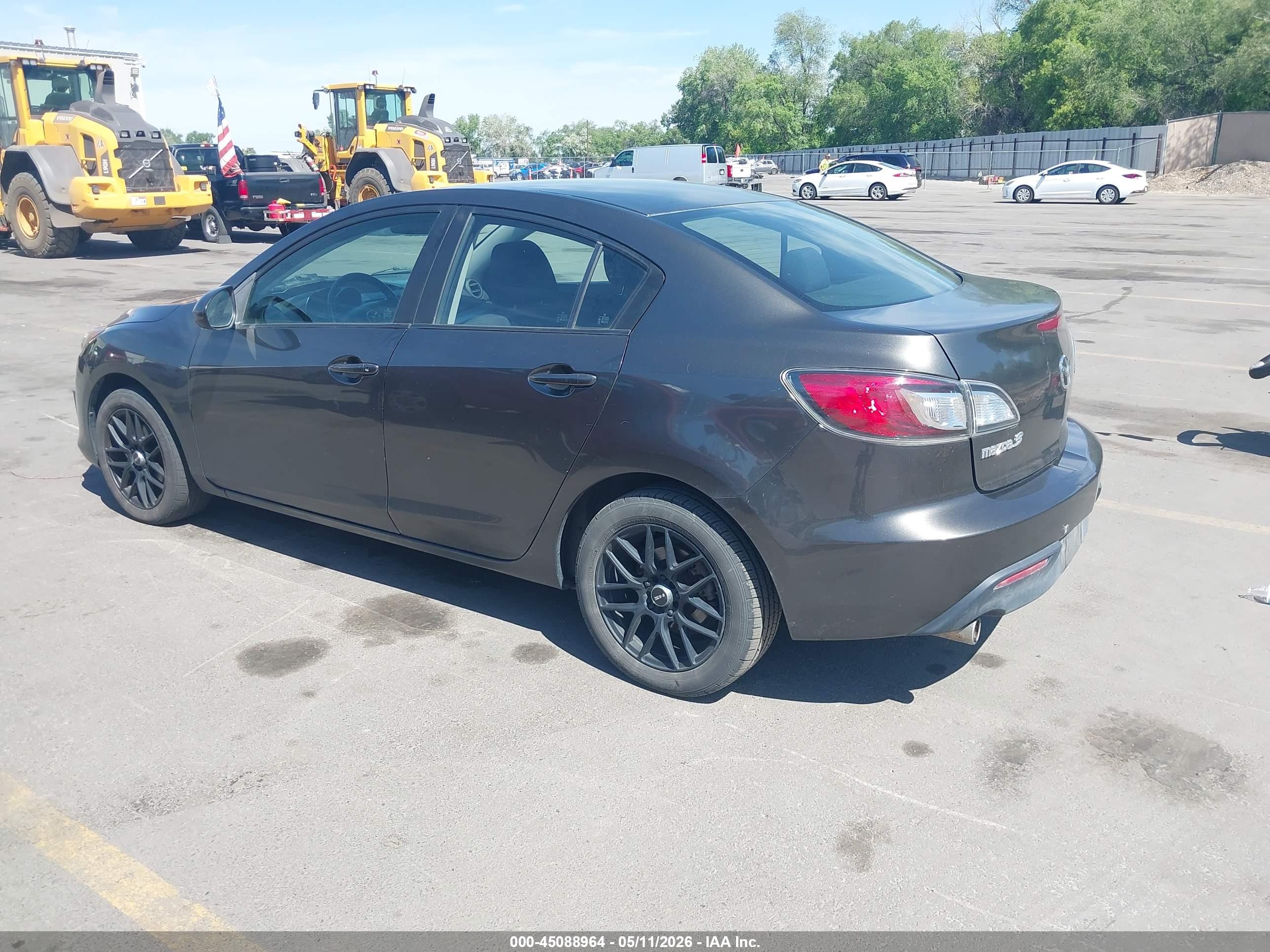 MAZDA MAZDA3 image 3