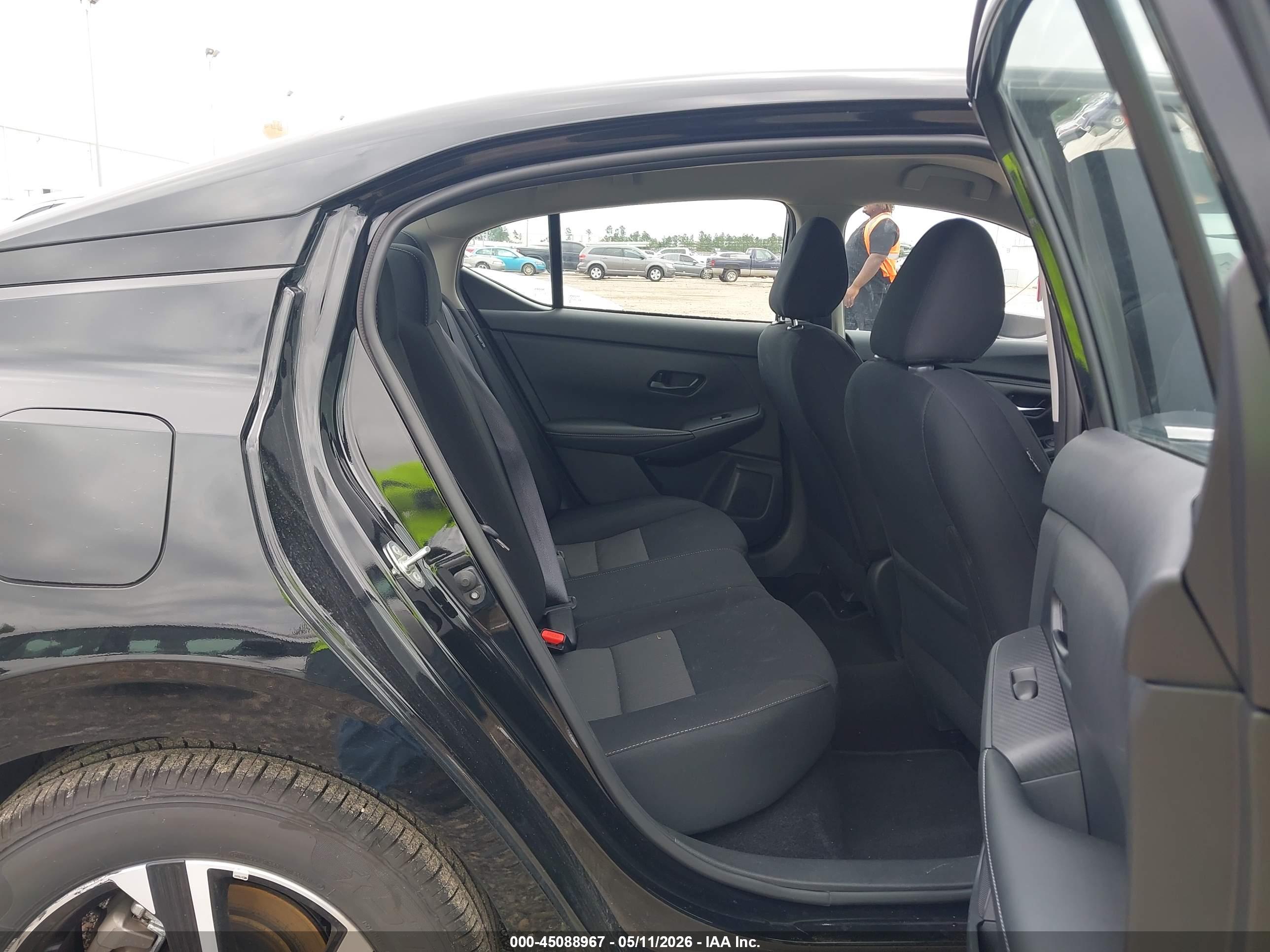 NISSAN SENTRA image 8