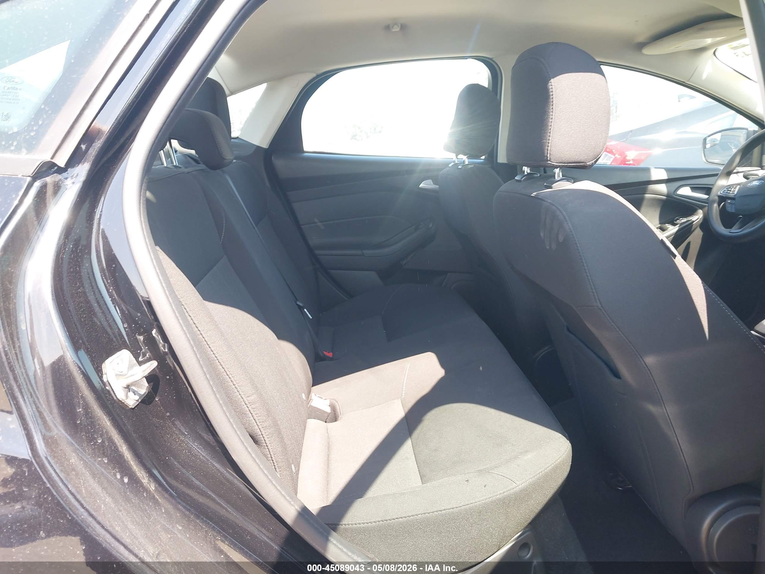 FORD FOCUS image 8
