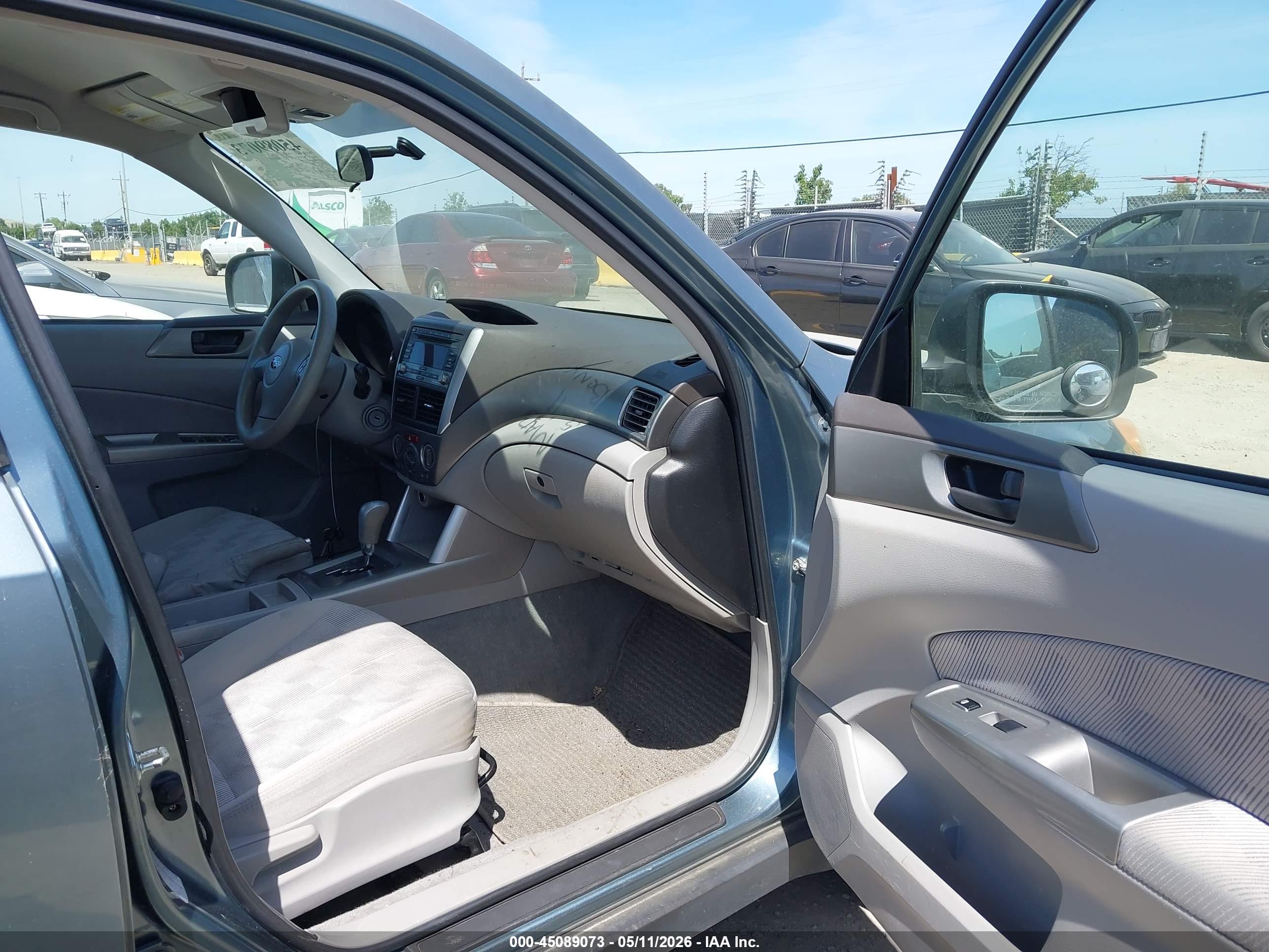 SUBARU FORESTER image 5