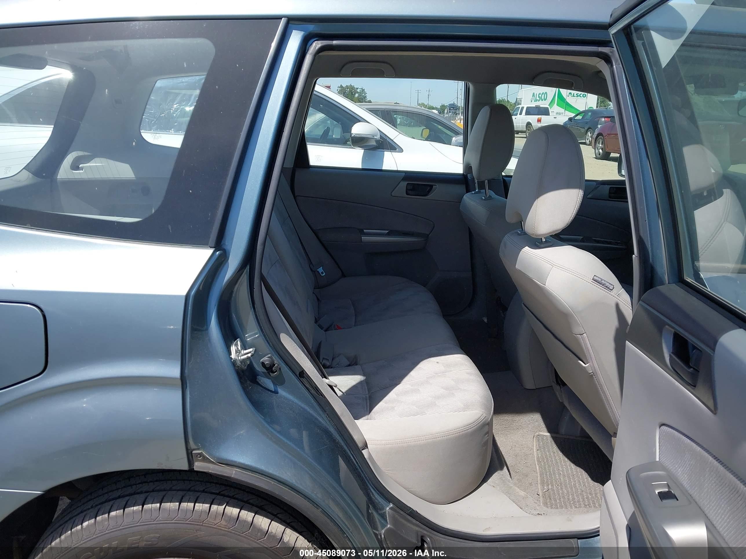 SUBARU FORESTER image 8