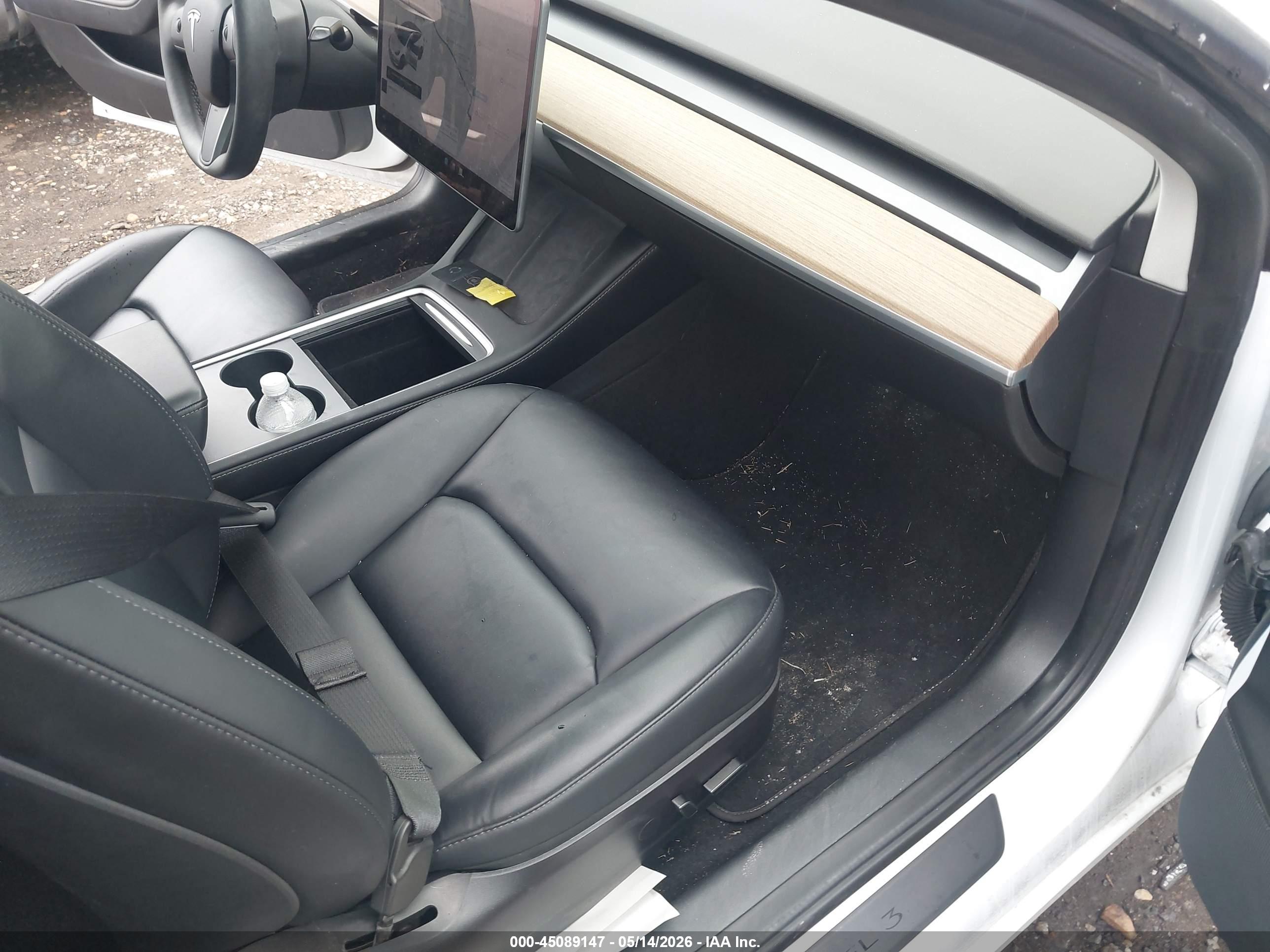TESLA MODEL image 5