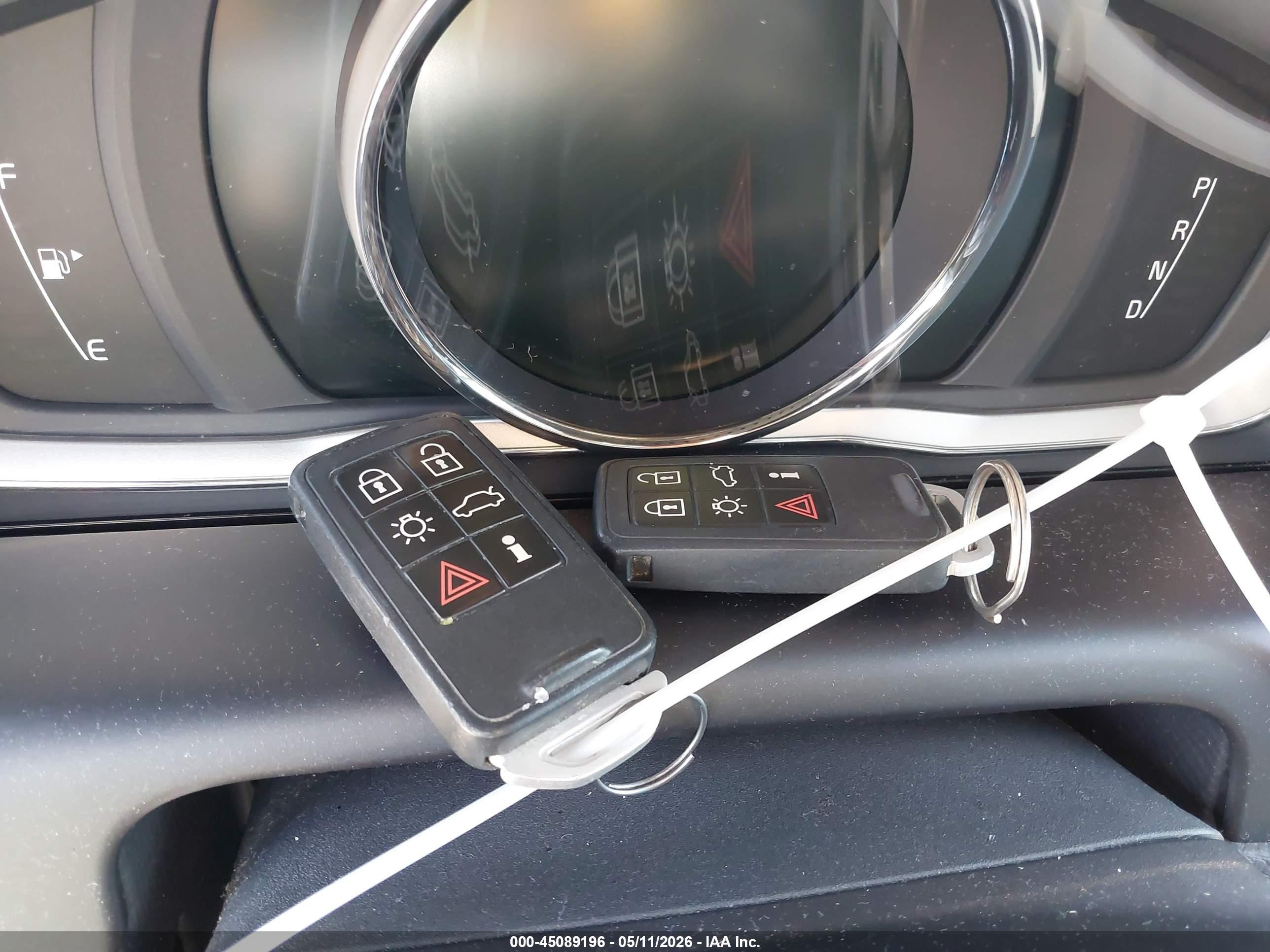 VOLVO XC60 image 11