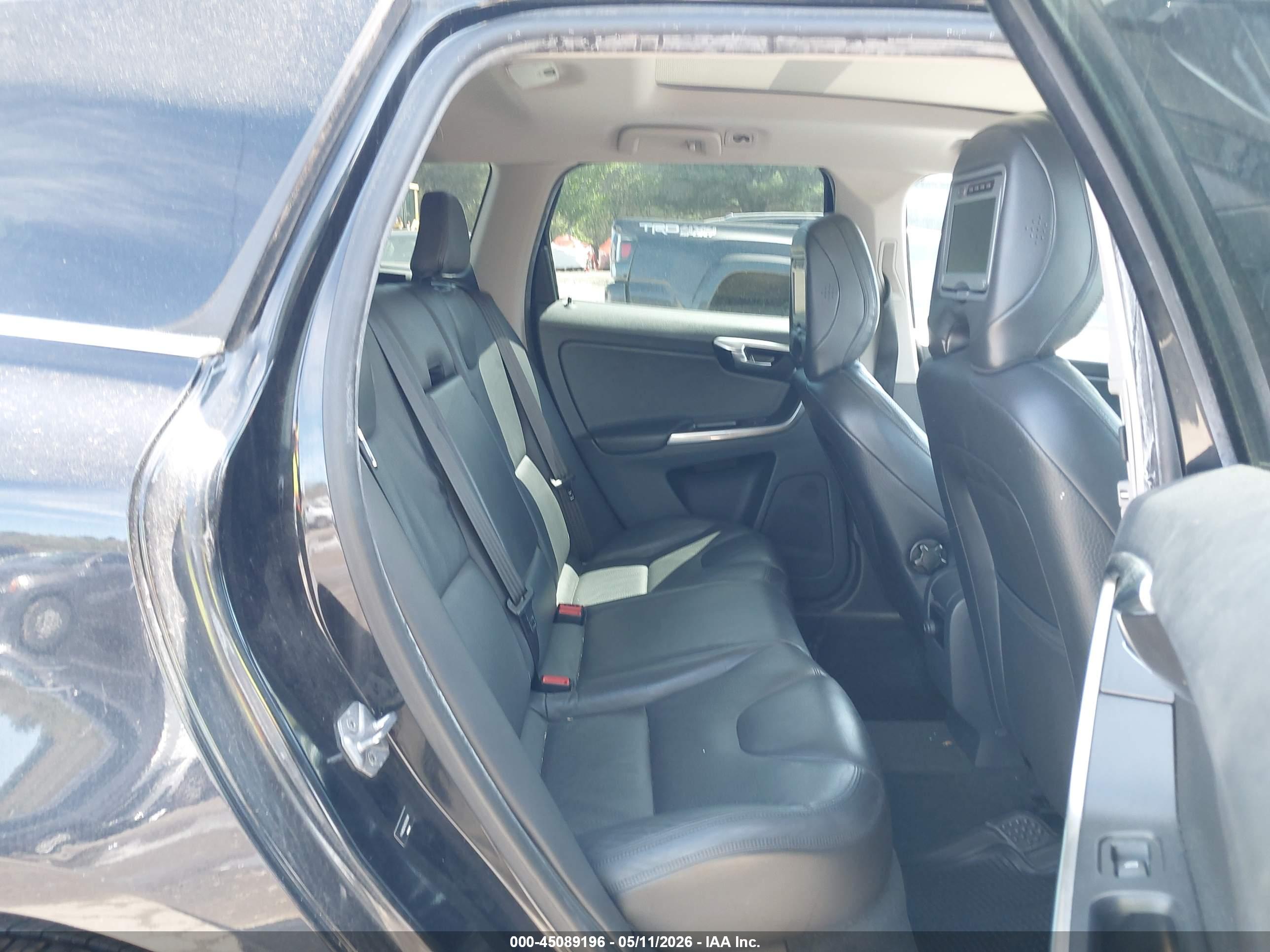 VOLVO XC60 image 8