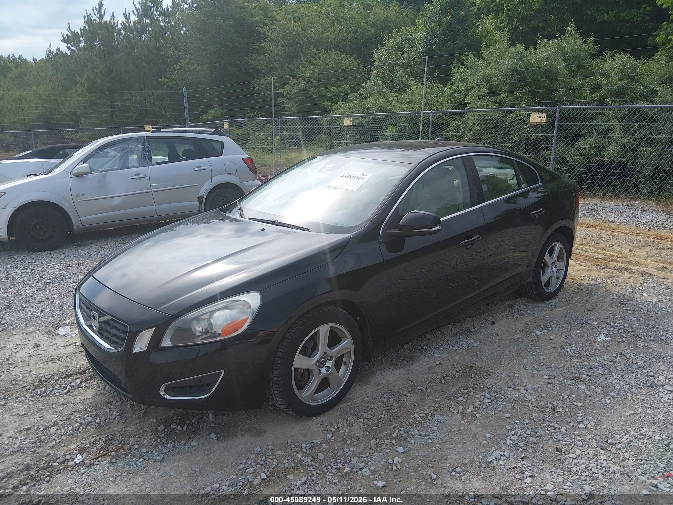 VOLVO S60 image 2