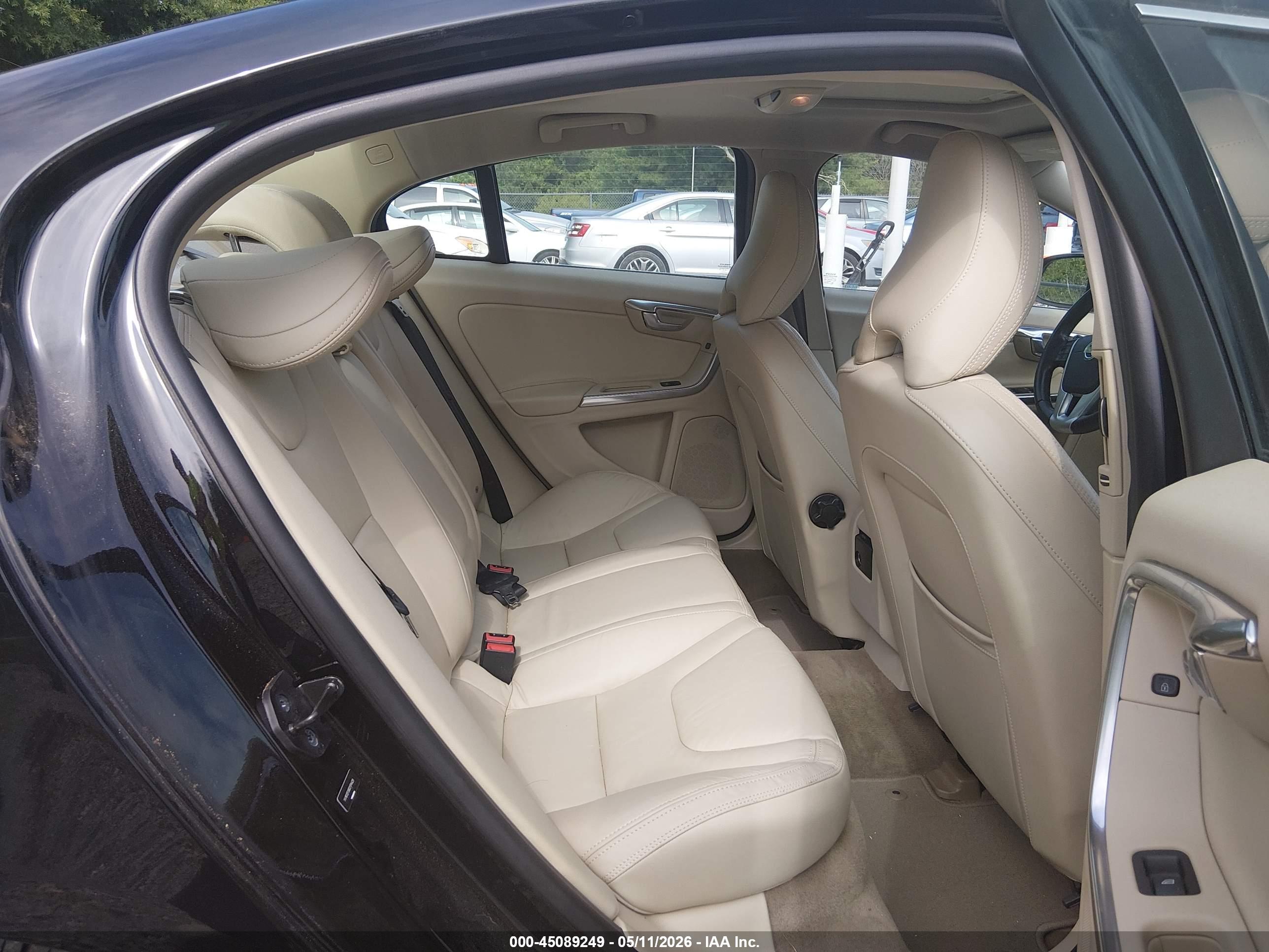VOLVO S60 image 8